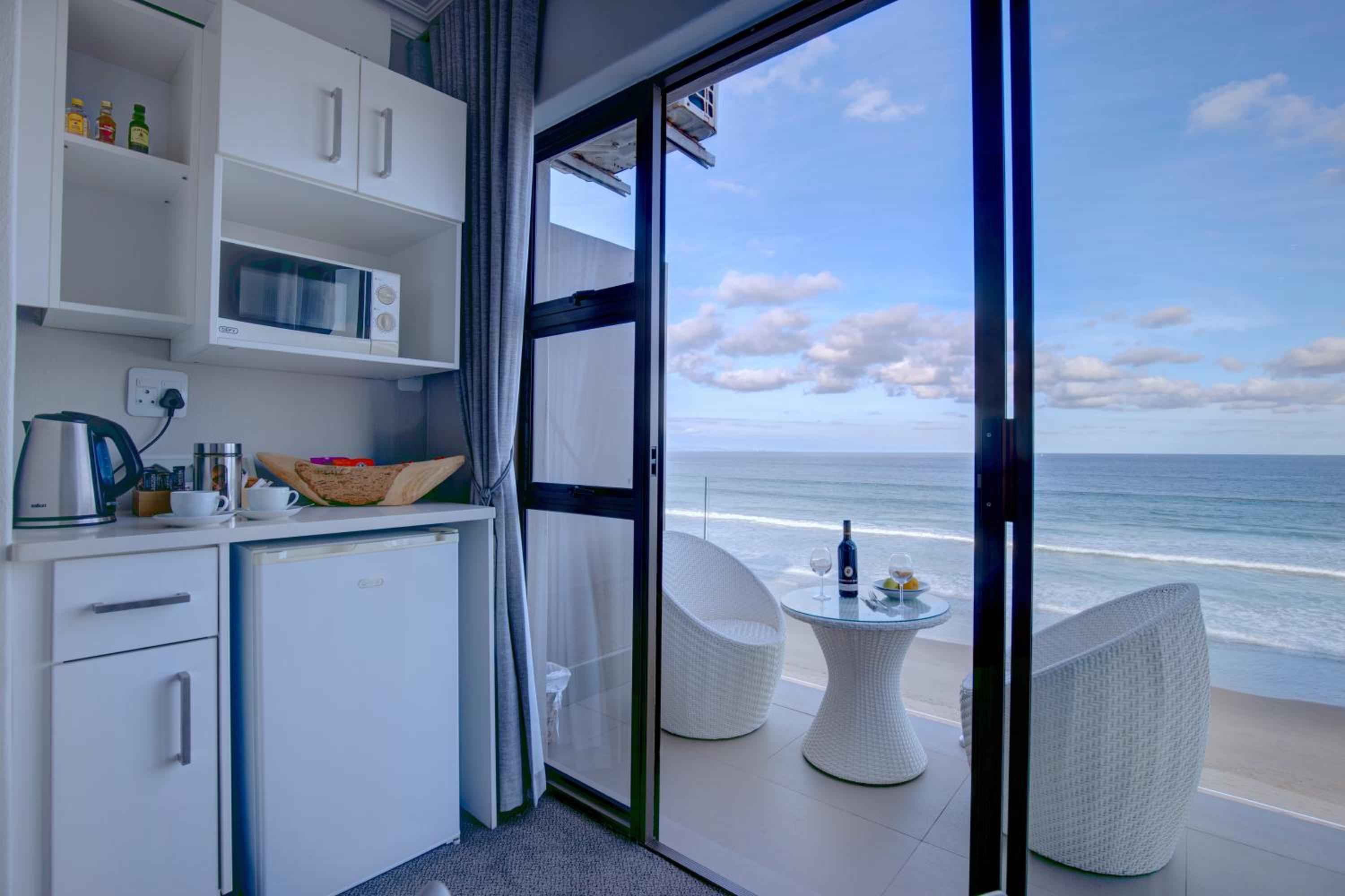 Double Room with Sea View - Photo 5