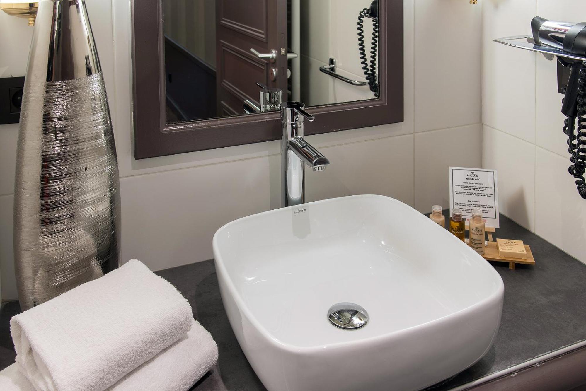 Standard Double Room - Photo 3