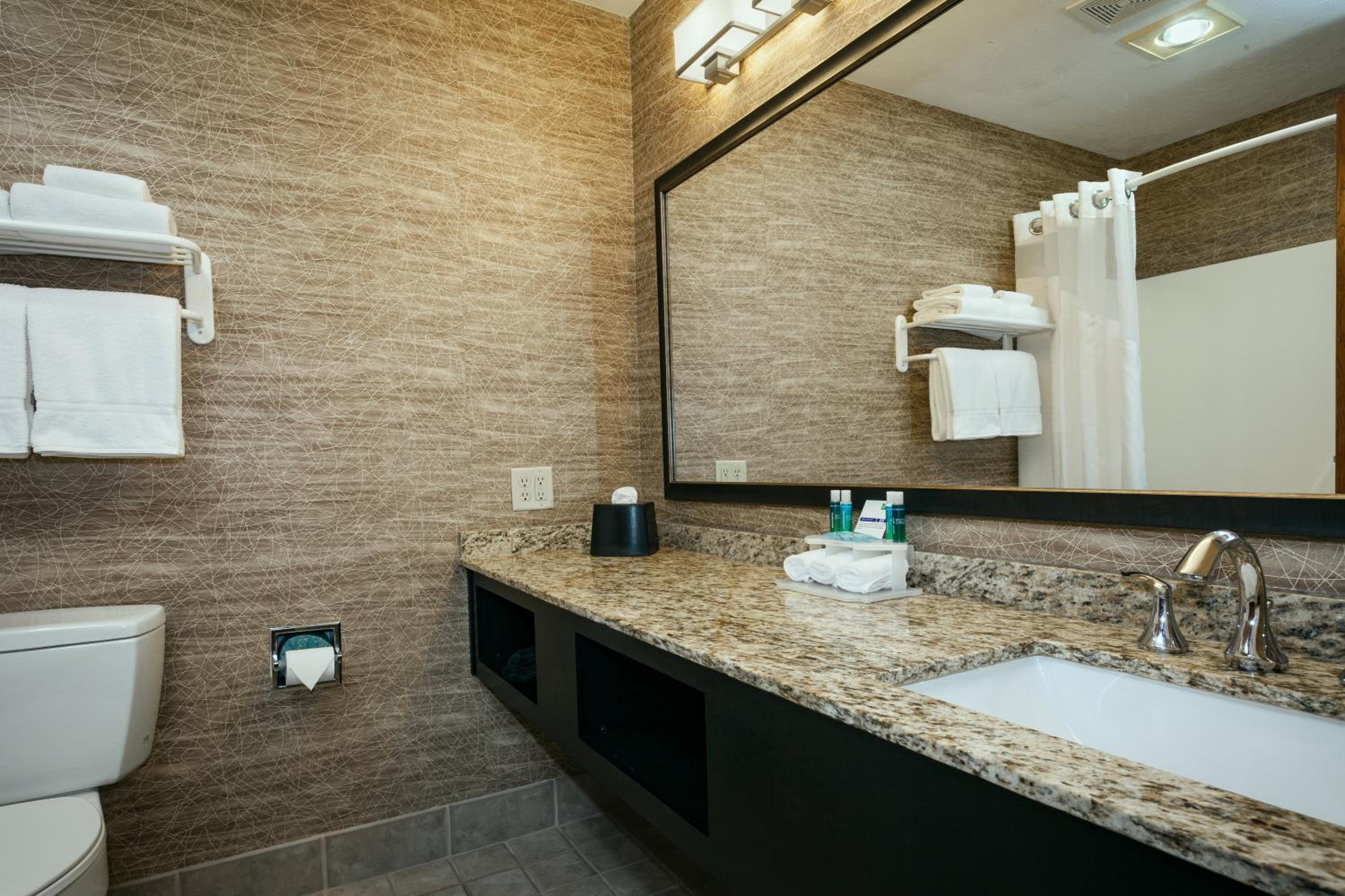 Standard King Room - Photo 3