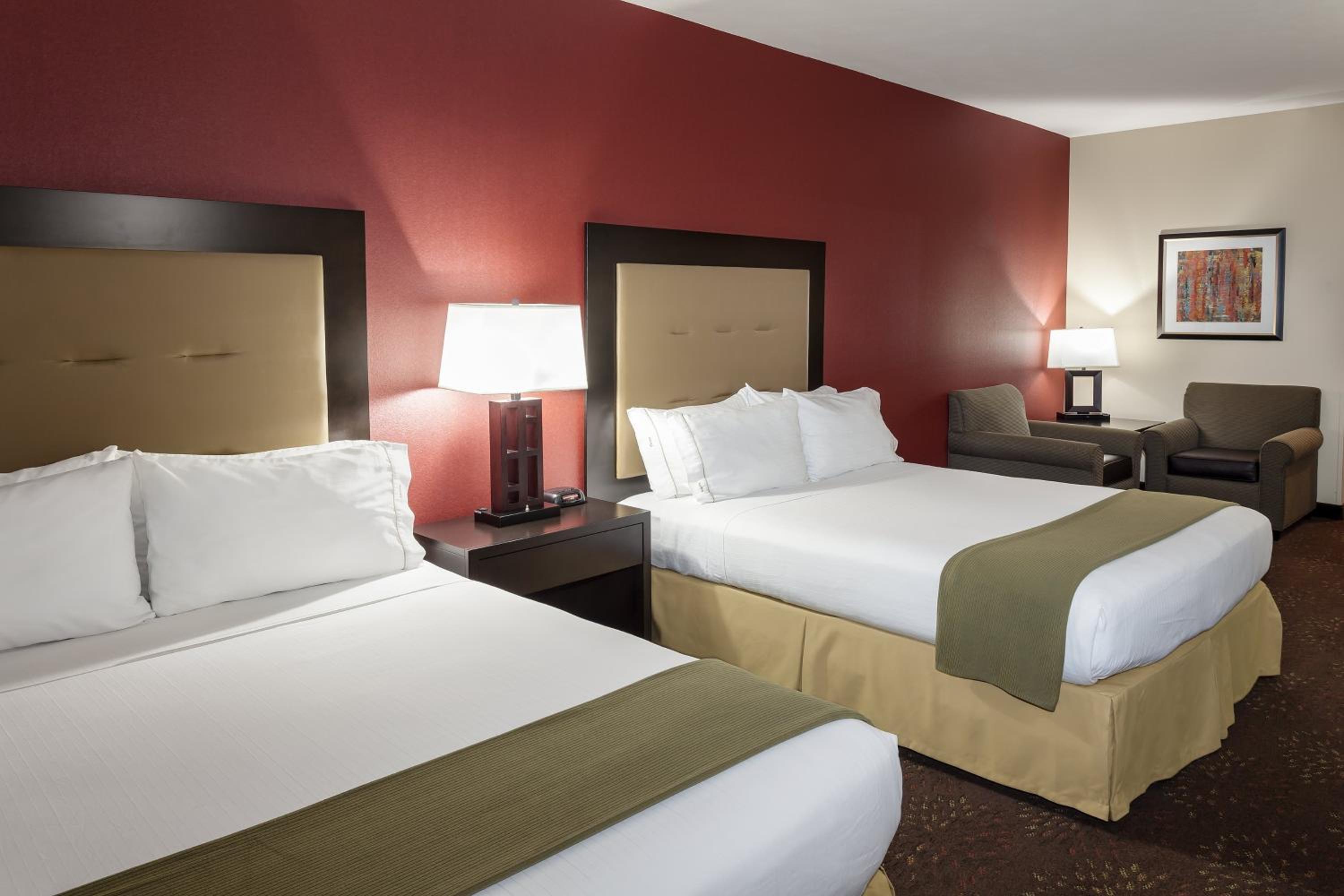 Standard Queen Room With Two Queen Beds - Photo 1