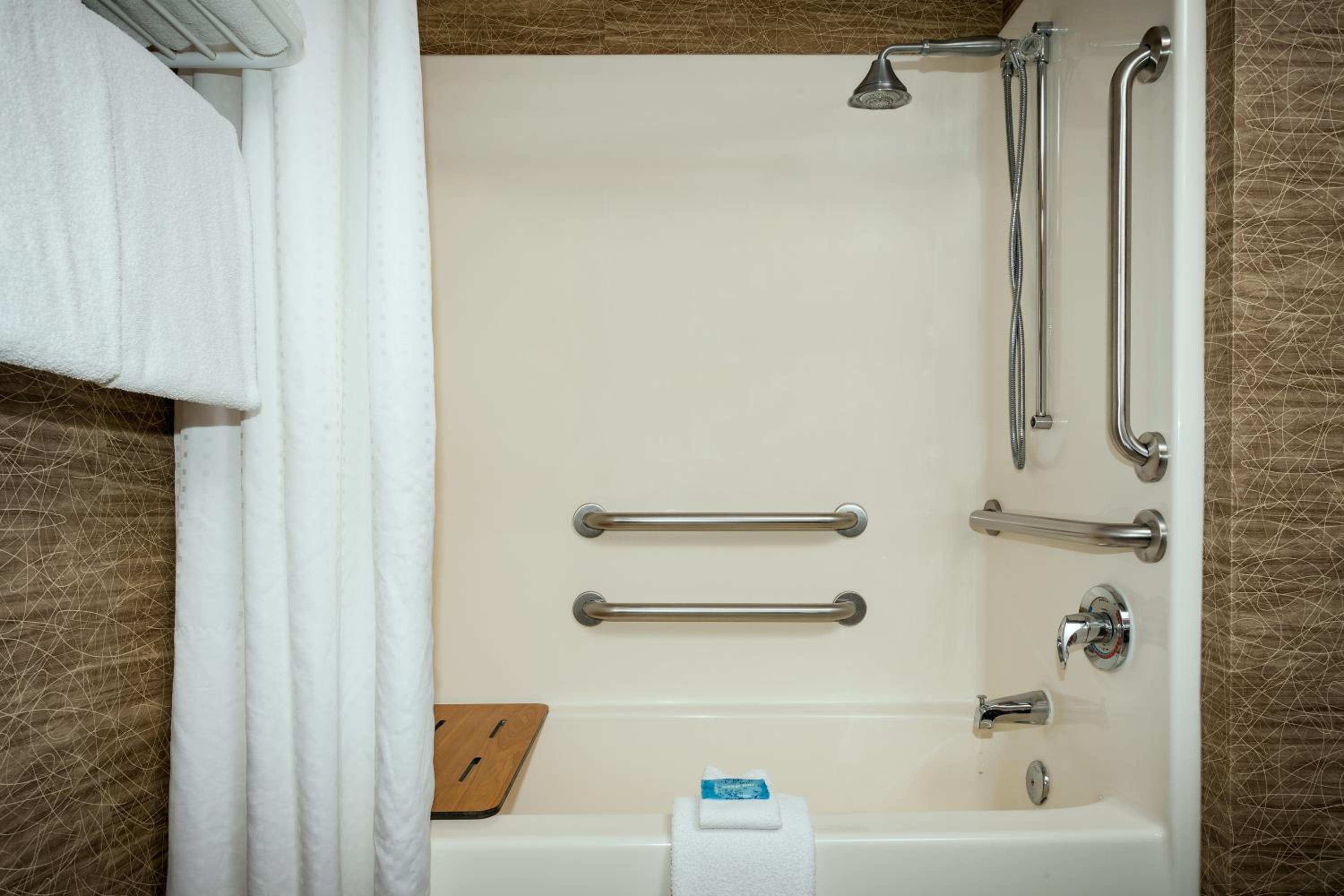 Standard King Room With Accessible Tub - Mobility Access - Photo 2
