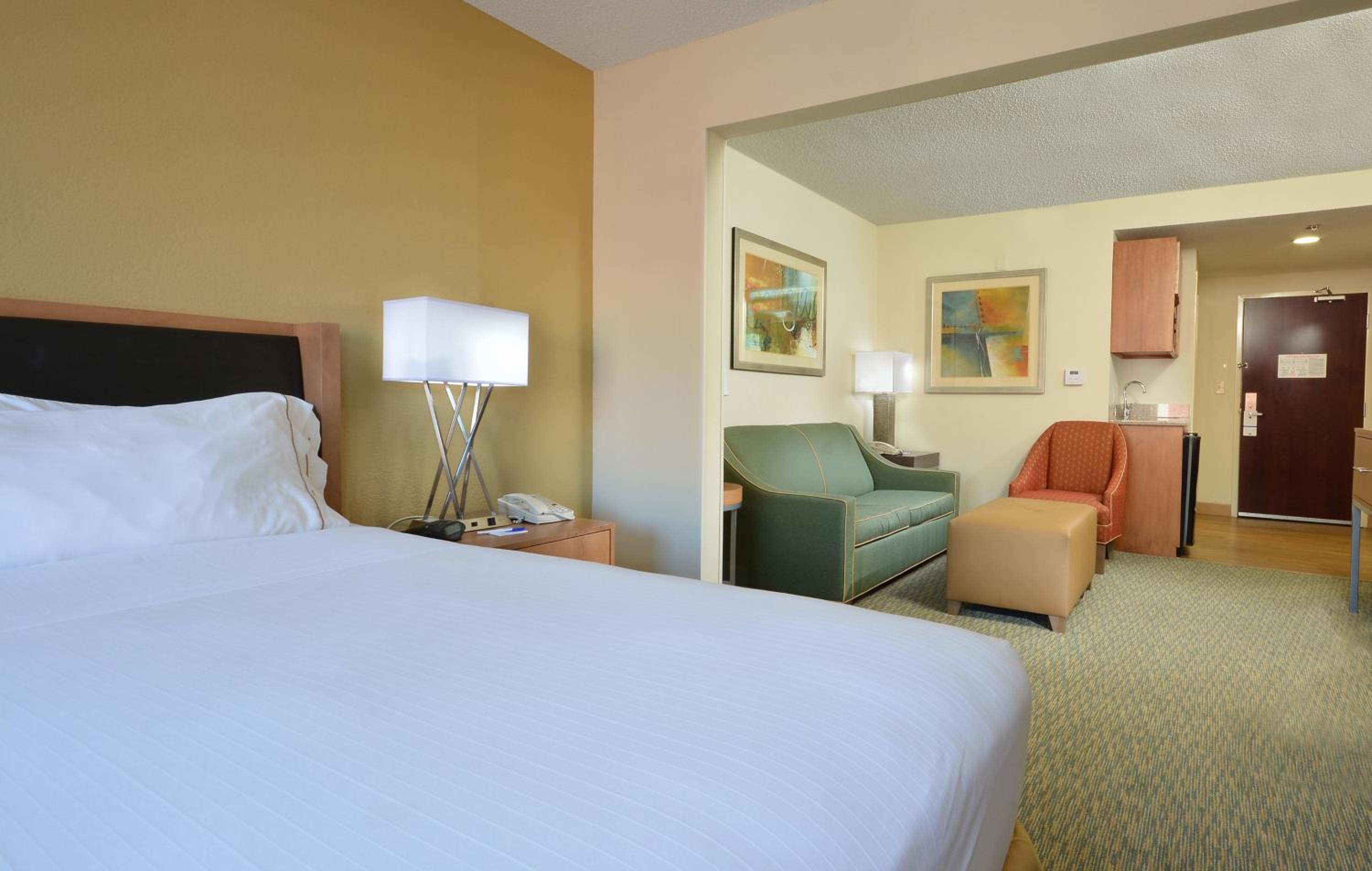 King Suite - Non-Smoking - Photo 1