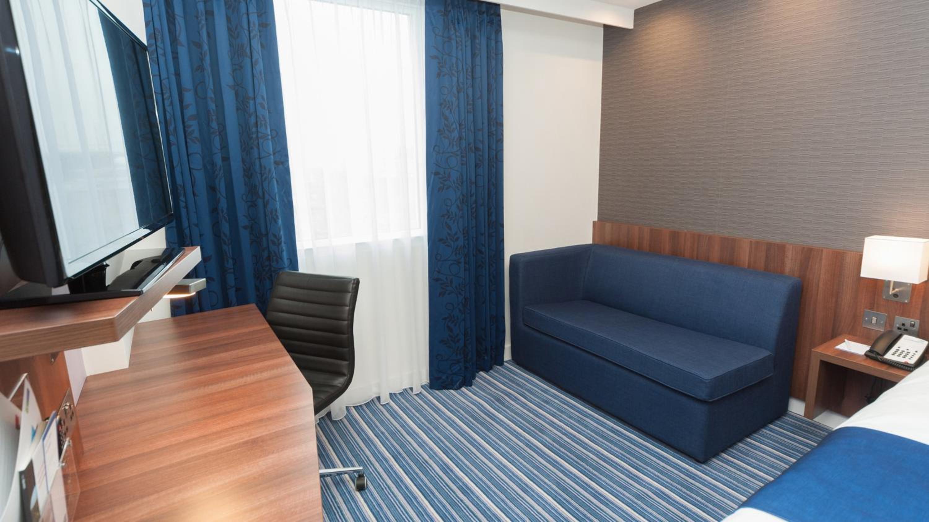 Standard Double Room with Free Hot Breakfast photo 2