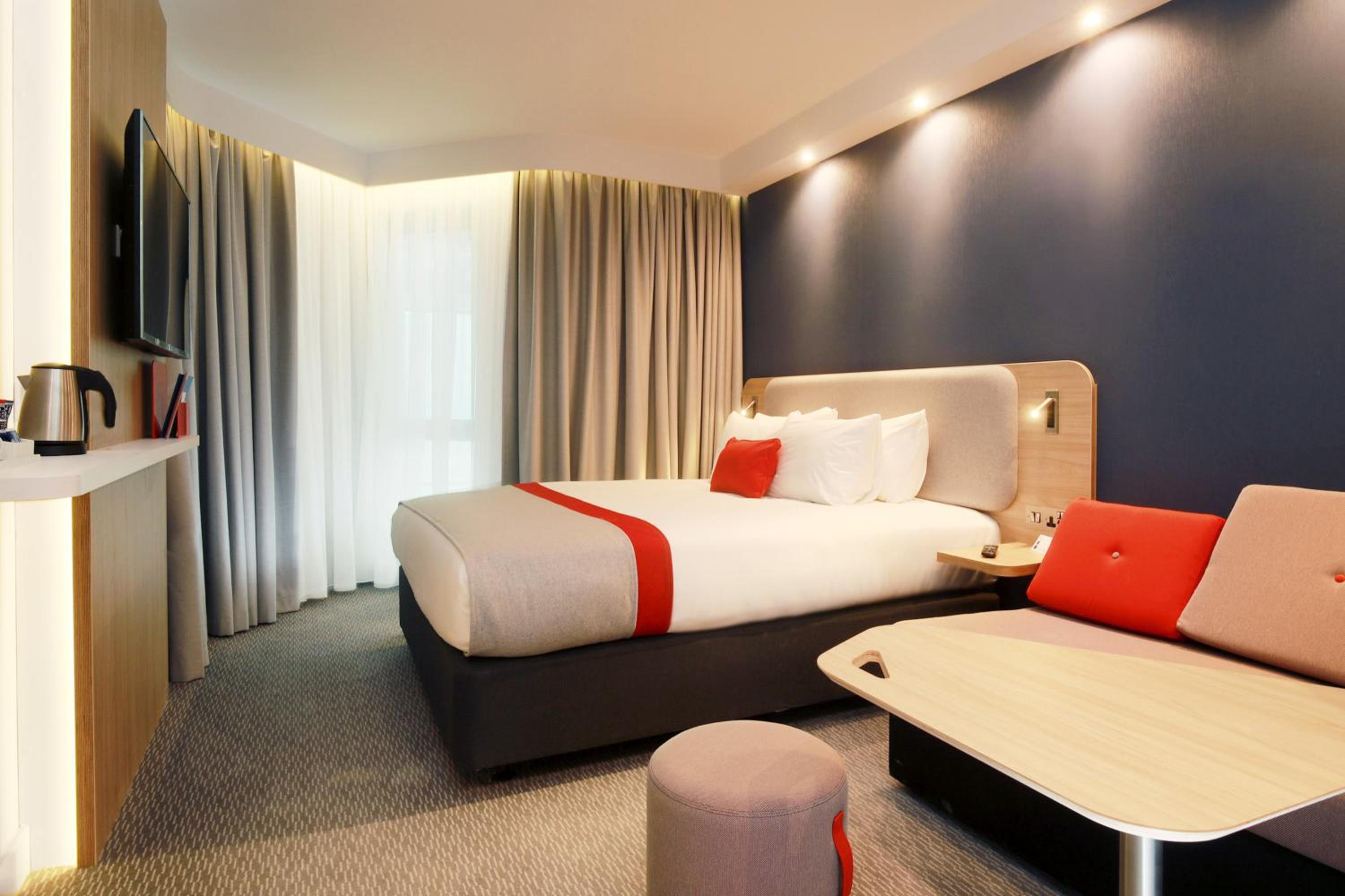 Standard Double Room with Free Hot Breakfast - Photo 7