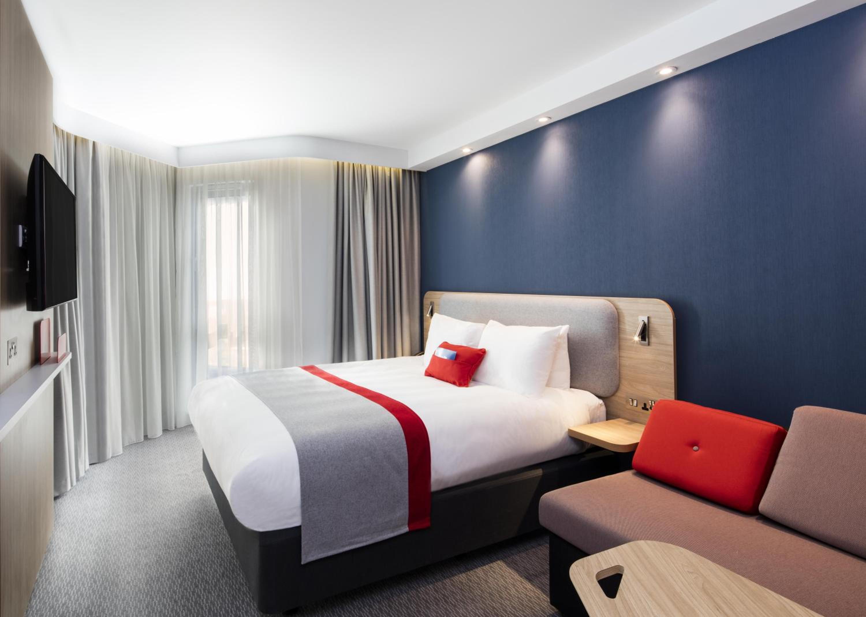 Standard Double Room with Sofa Bed and Free Hot Breakfast - Photo 7