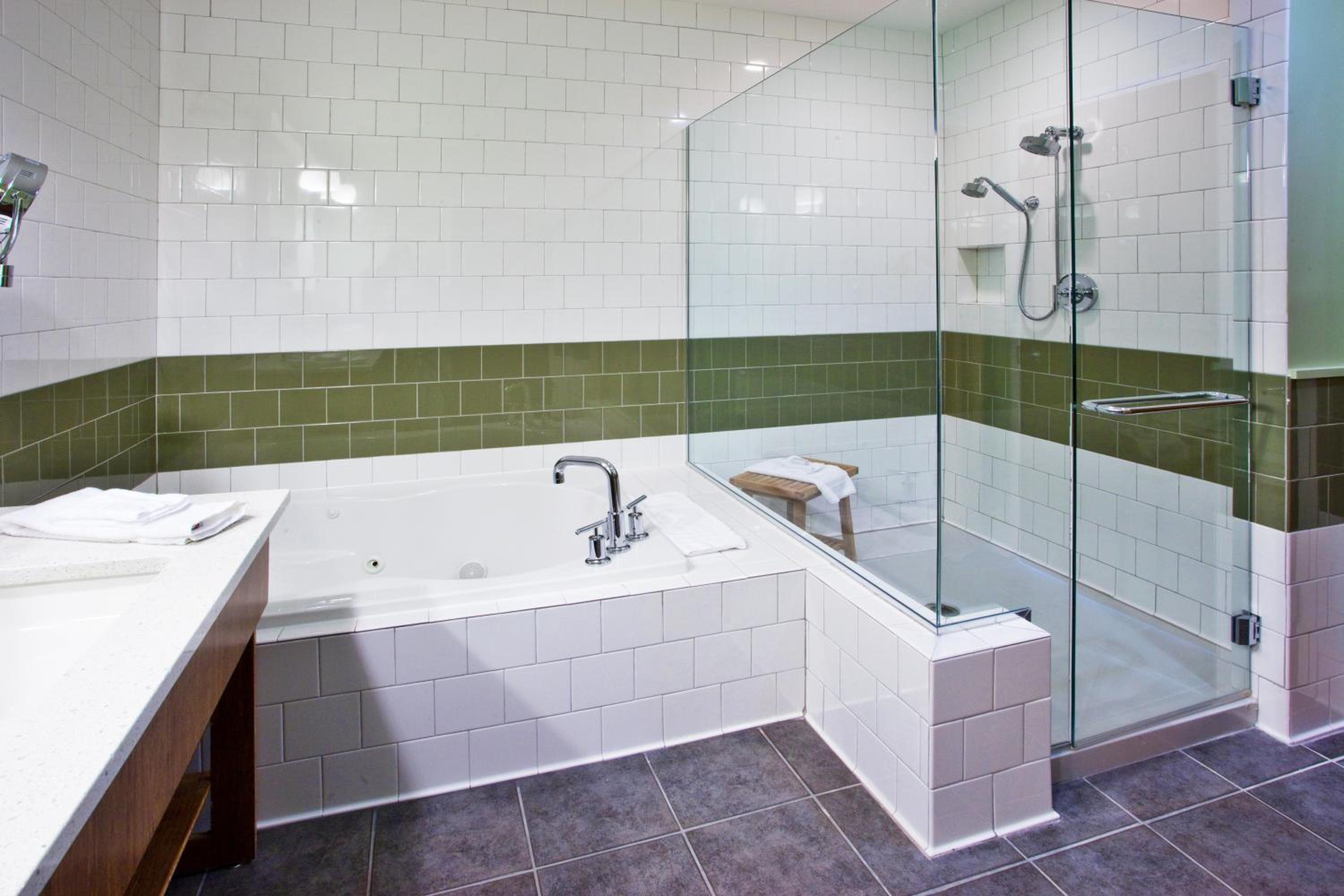 King Suite with Mobility Accessible Tub - Photo 2