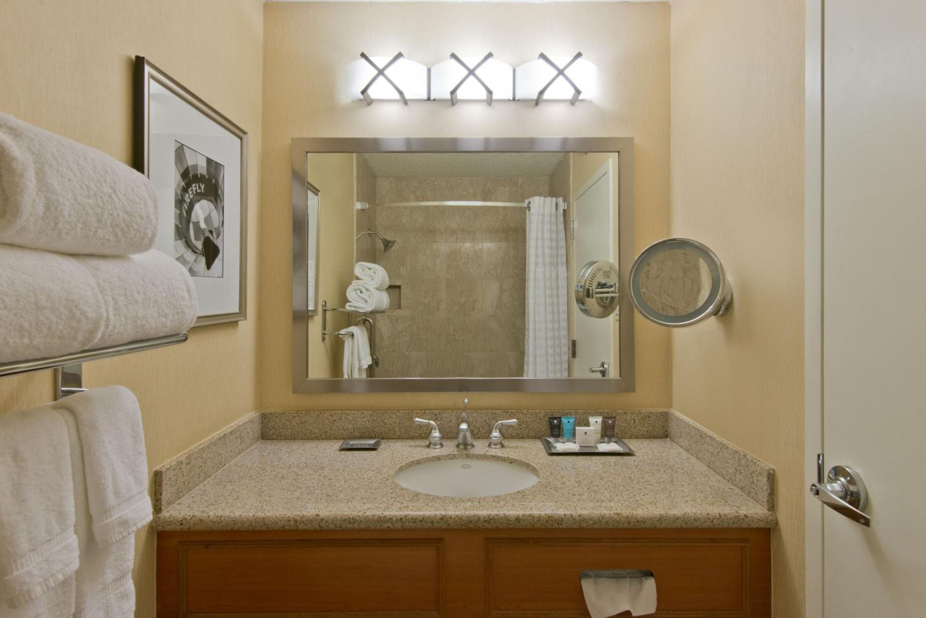 Standard King Room with Balcony - Photo 1