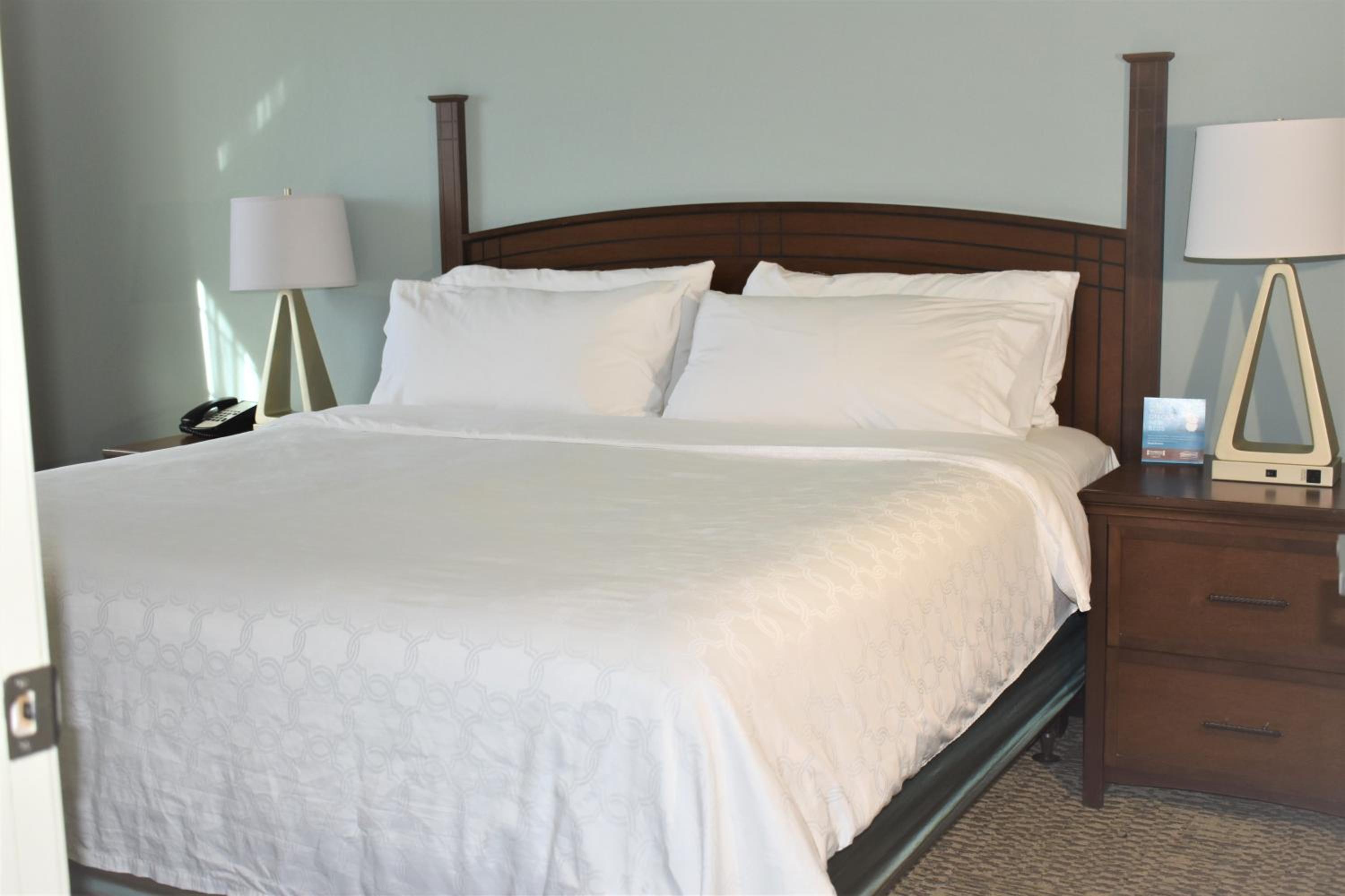 One-Bedroom King Suite - Photo 2
