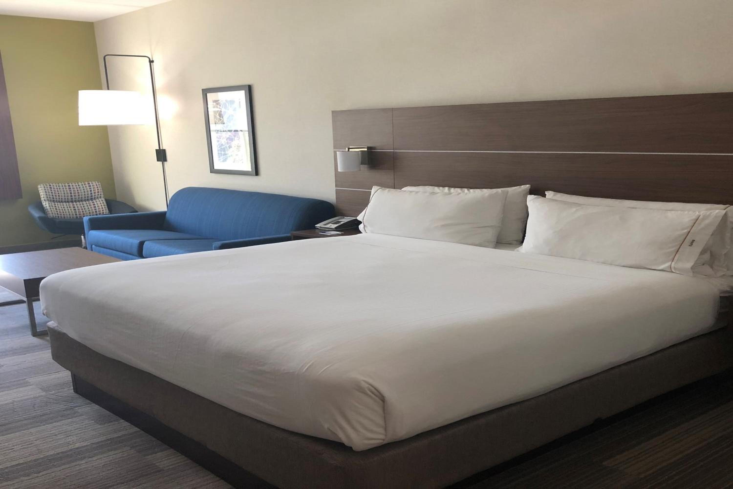 King Suite with Sofa Bed - Photo 2