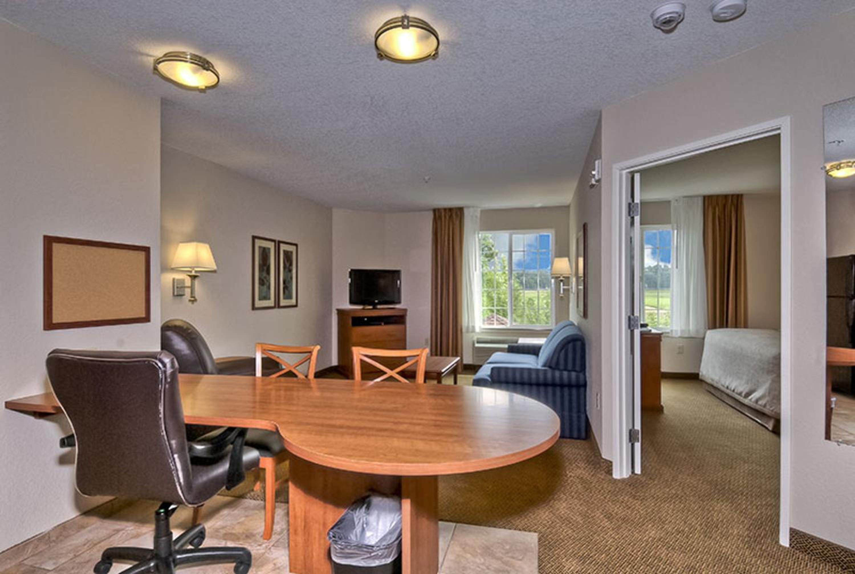 One-Bedroom Queen Suite with Mobility Accessible Tub - Photo 1