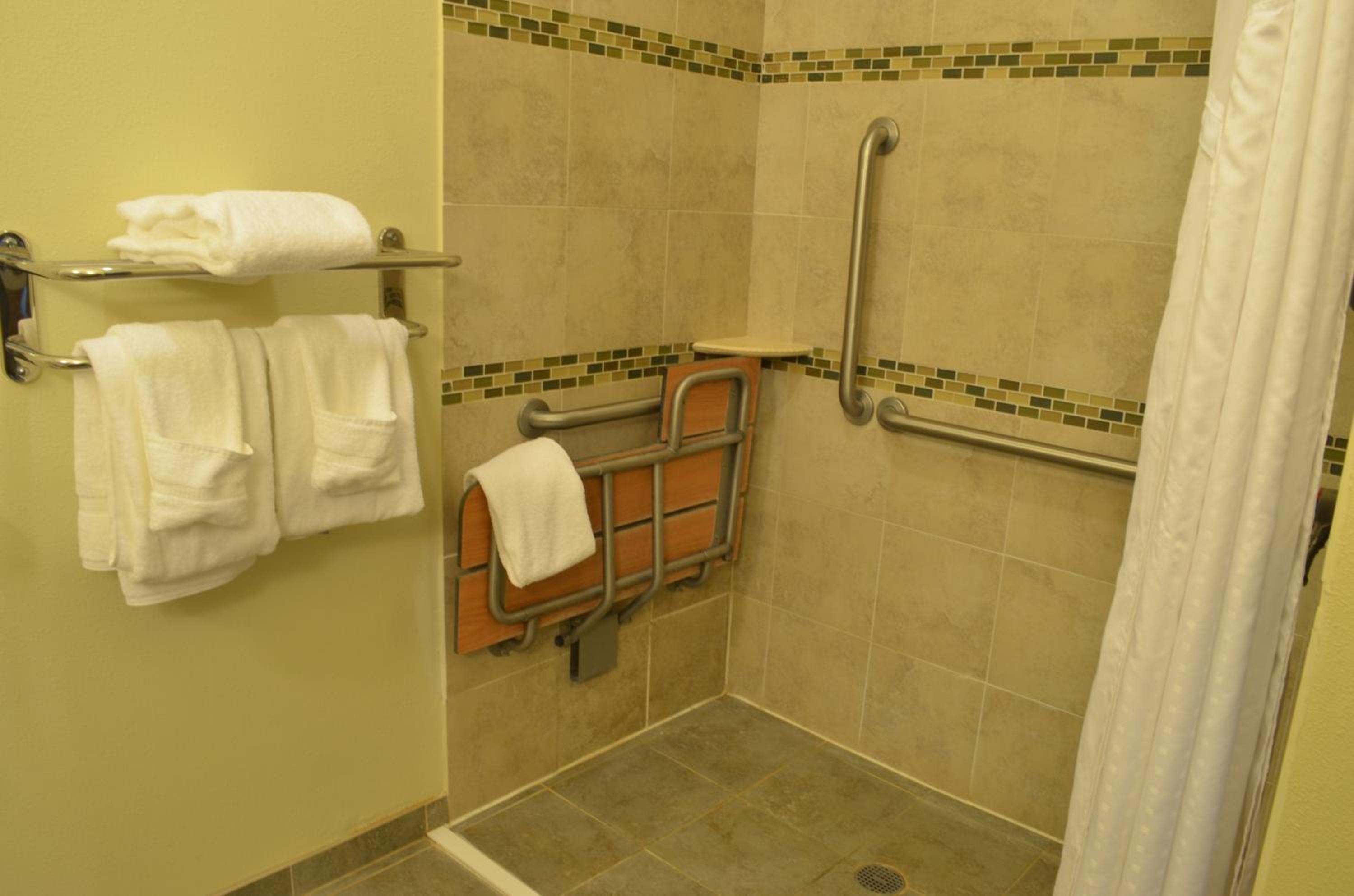 Standard King Room - Communications Accessible - Photo 2