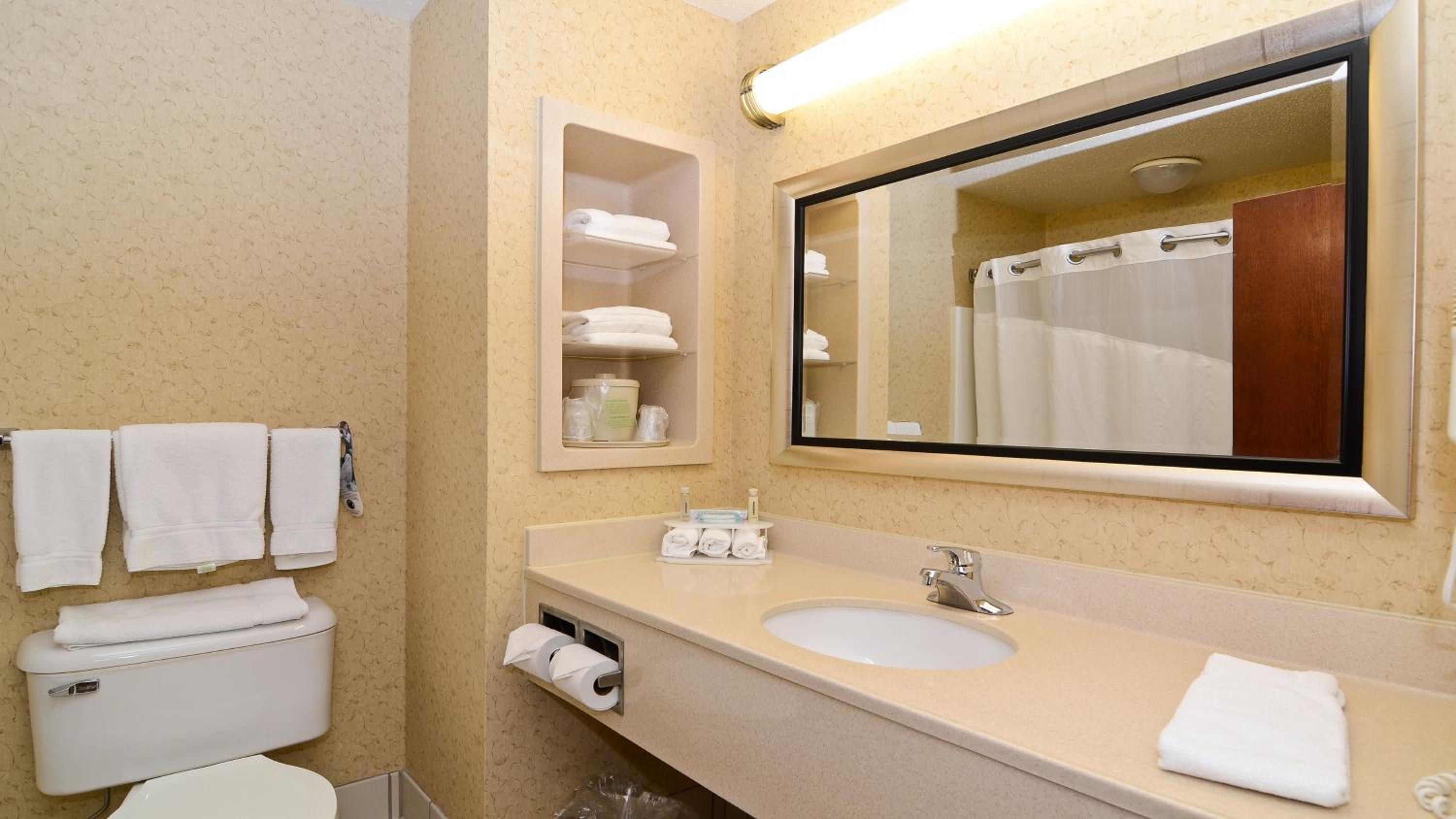 Standard Room - Non-Smoking - Photo 2