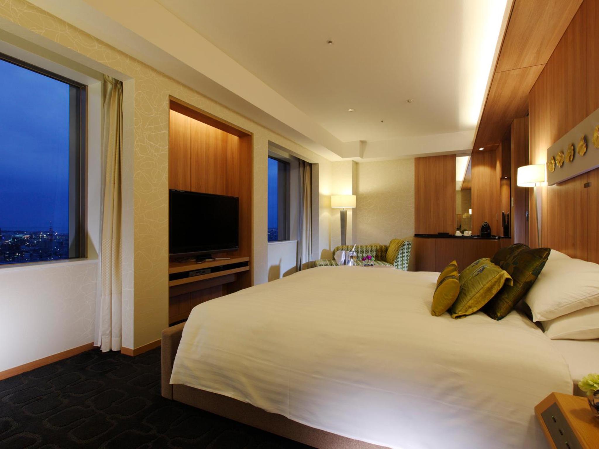 Luxury Floor King Room - Non-Smoking - Photo 1
