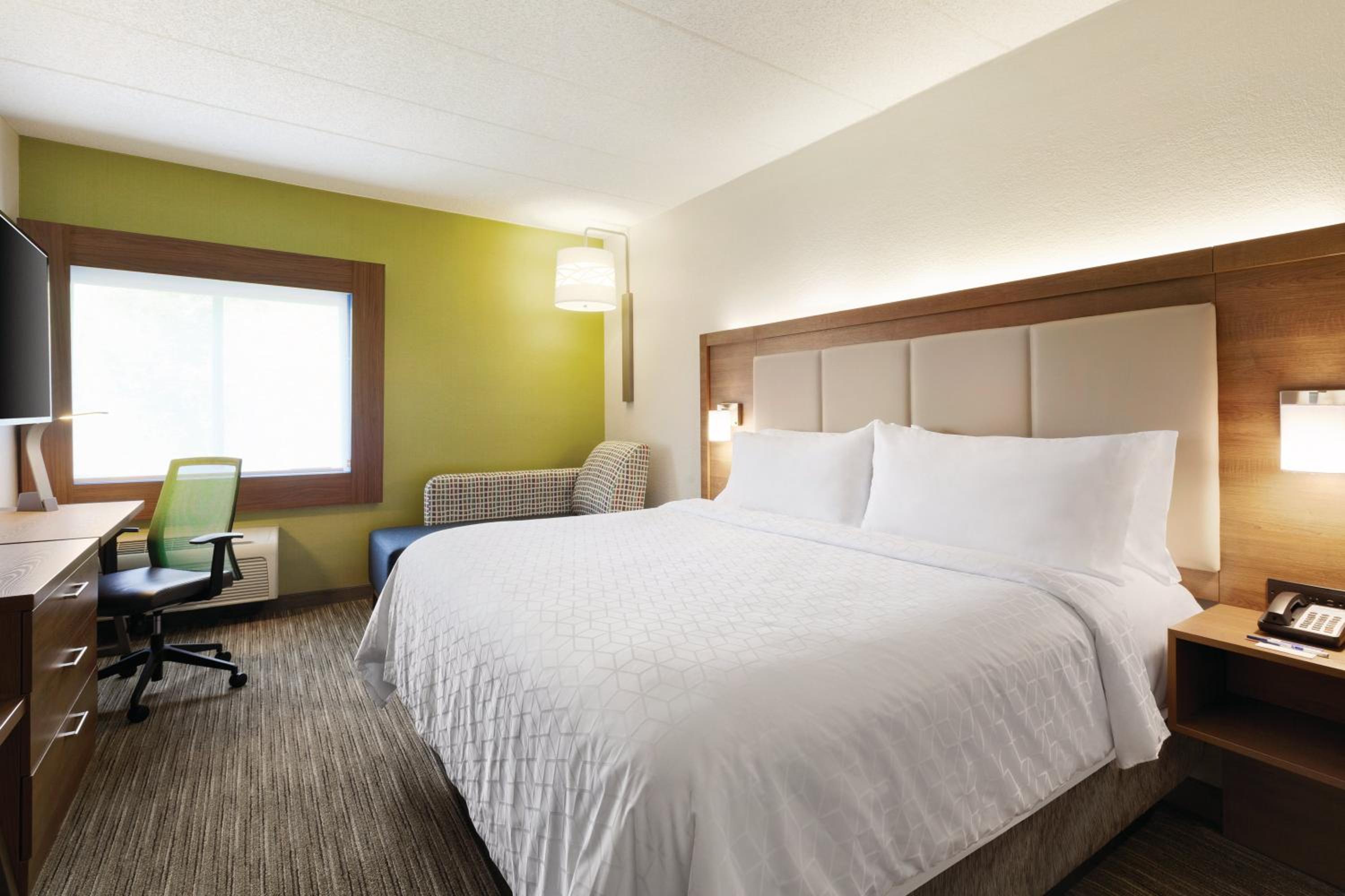 Standard King Room photo 3