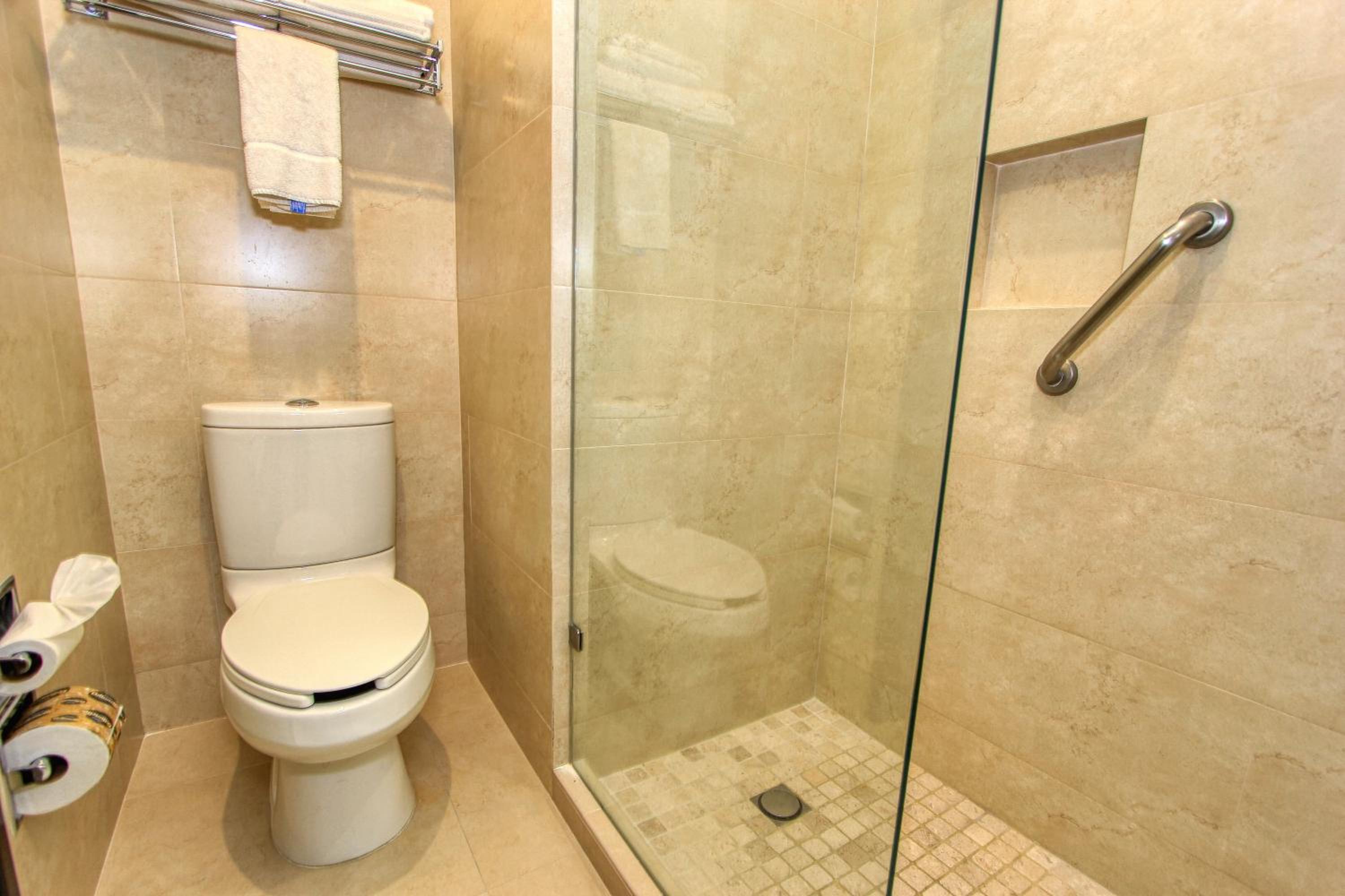 Standard King Room - Photo 5