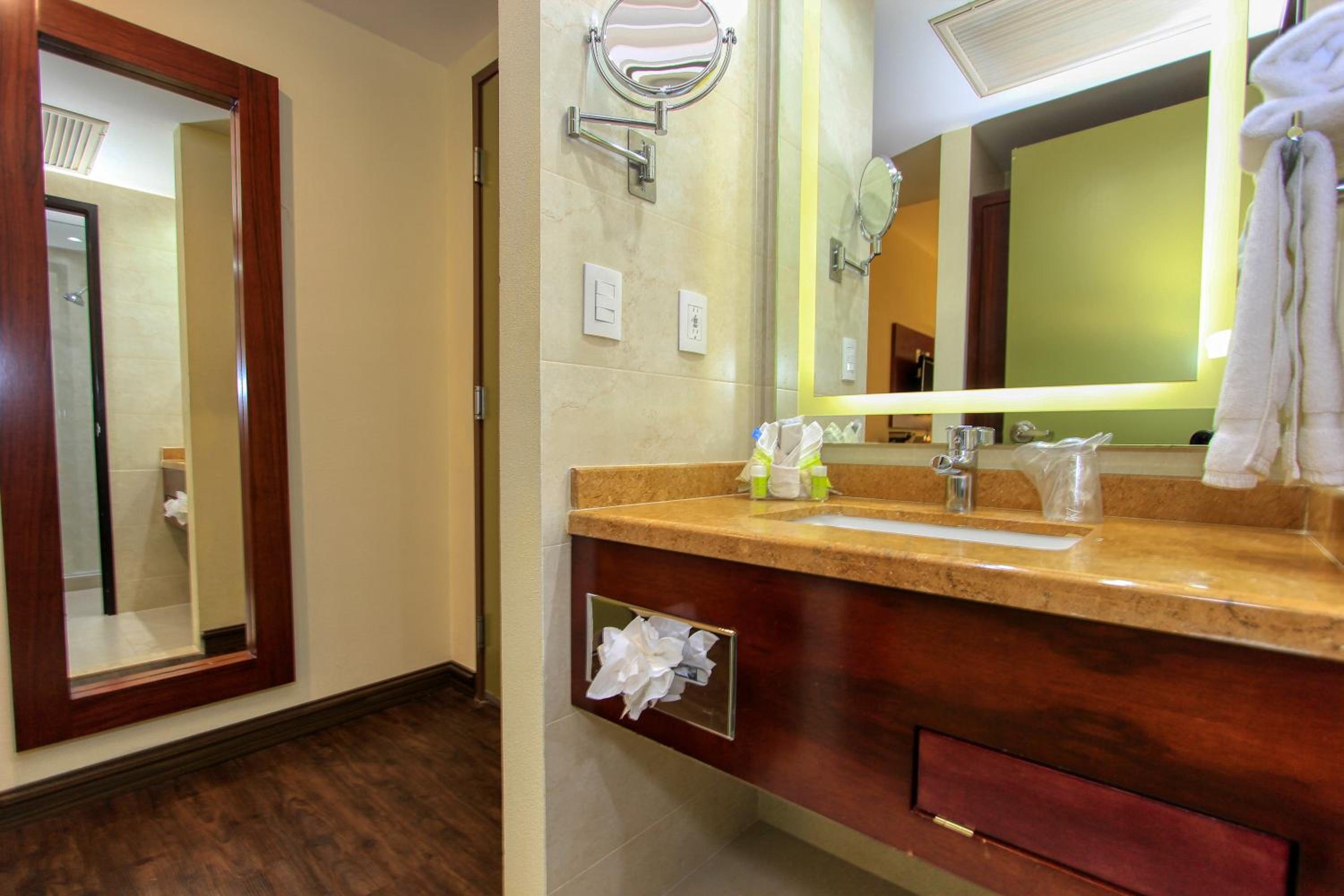 Standard Double Room with Two Double Beds - Photo 11