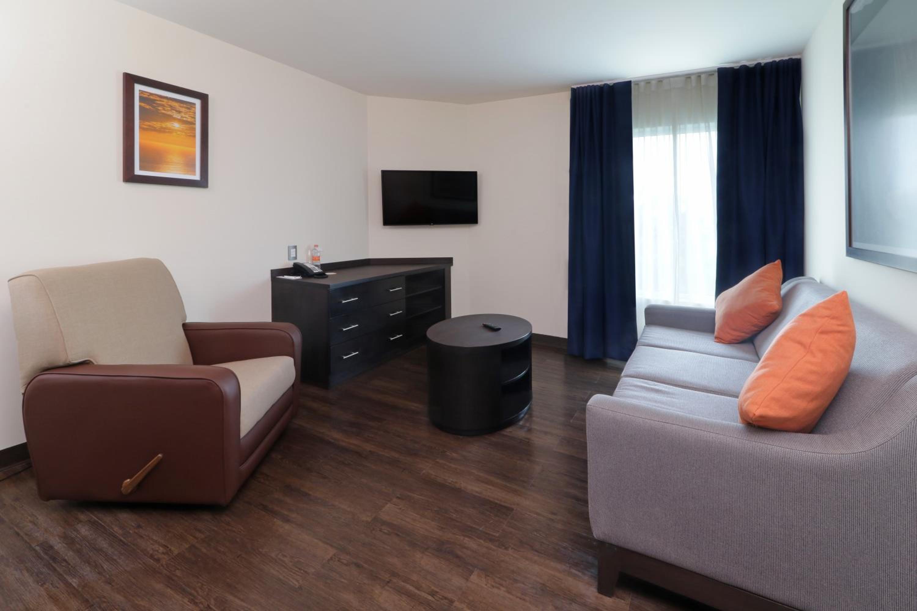 One-Bedroom King Suite photo 1