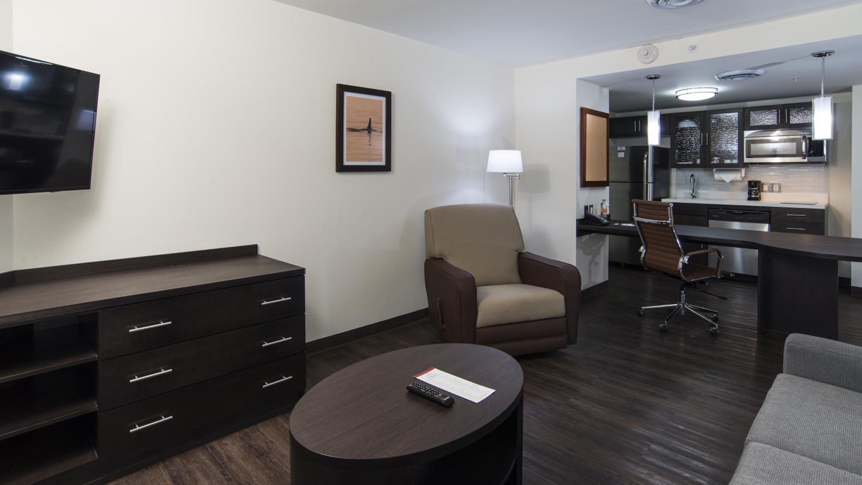 One-Bedroom King Suite photo 2