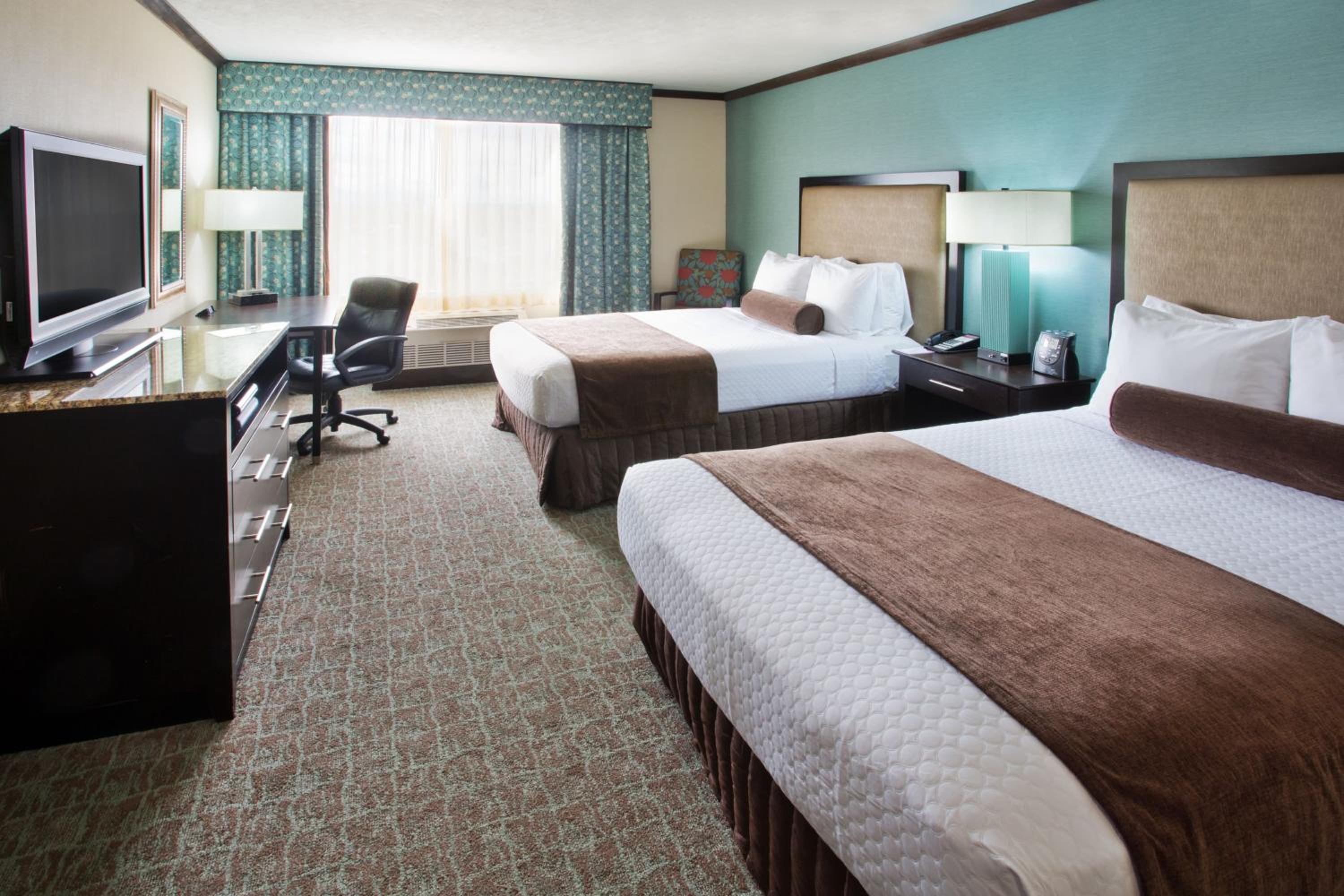 Standard Room with Two Queen Beds - Communications Accessible Tub - Photo 1