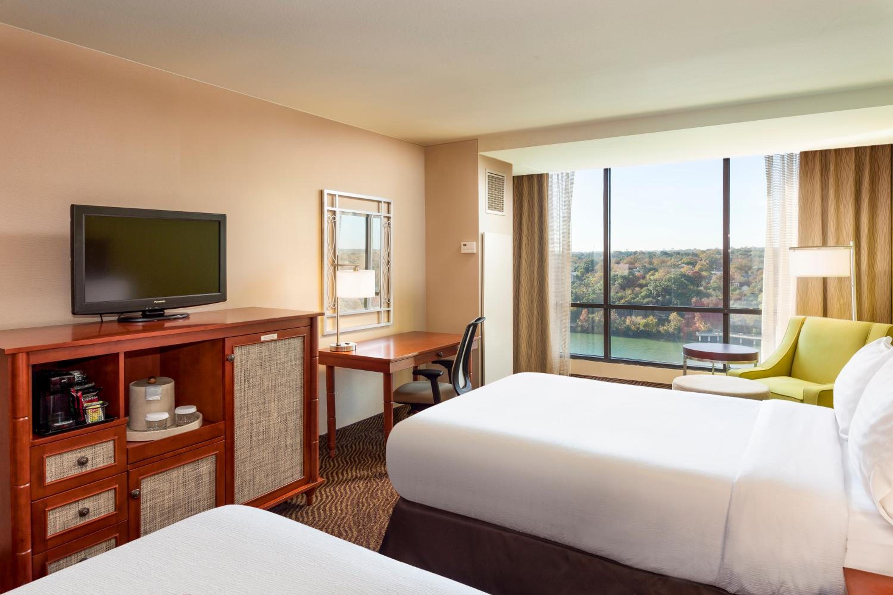 Deluxe Double Room with Two Double Beds - Photo 2
