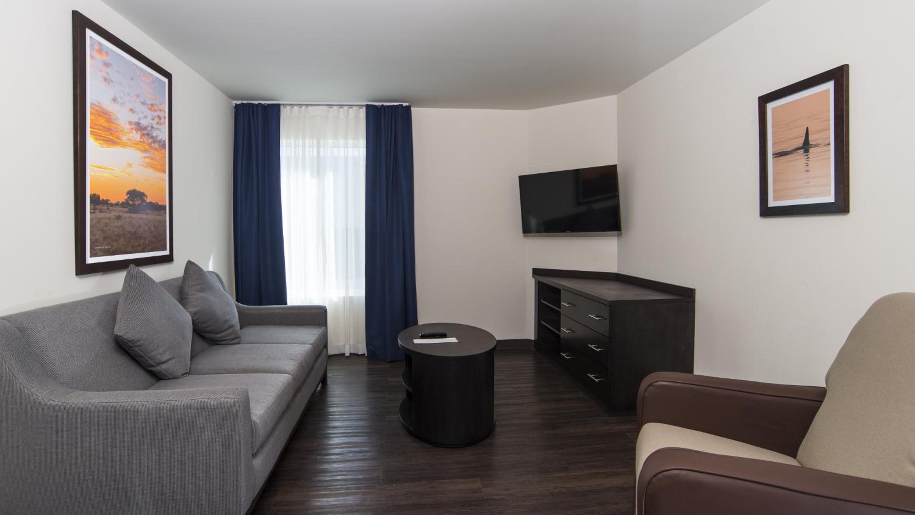 One-Bedroom King Suite photo 3