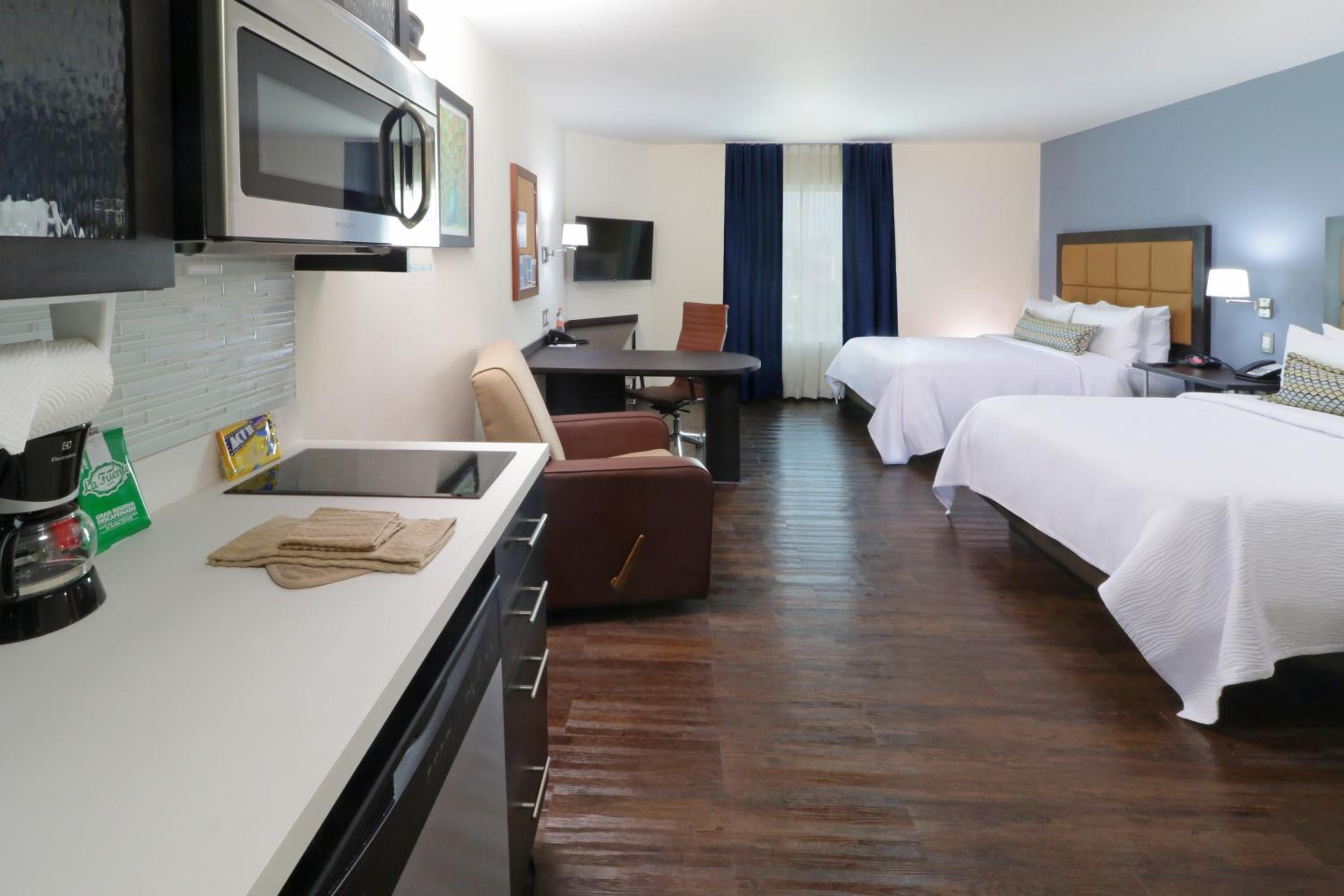 Studio Suite with Two Queen Beds photo 2