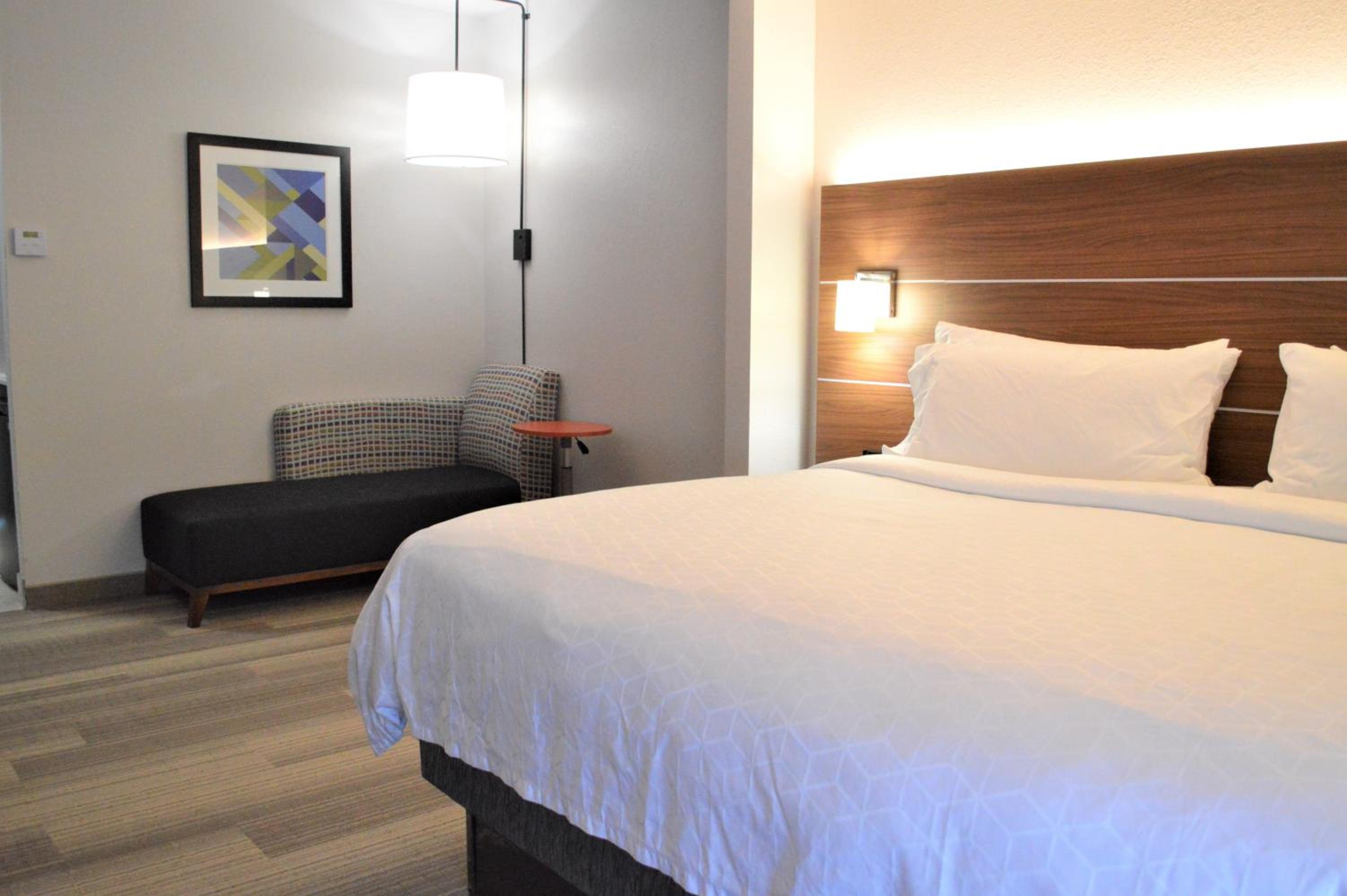 Standard King Room - Photo 6