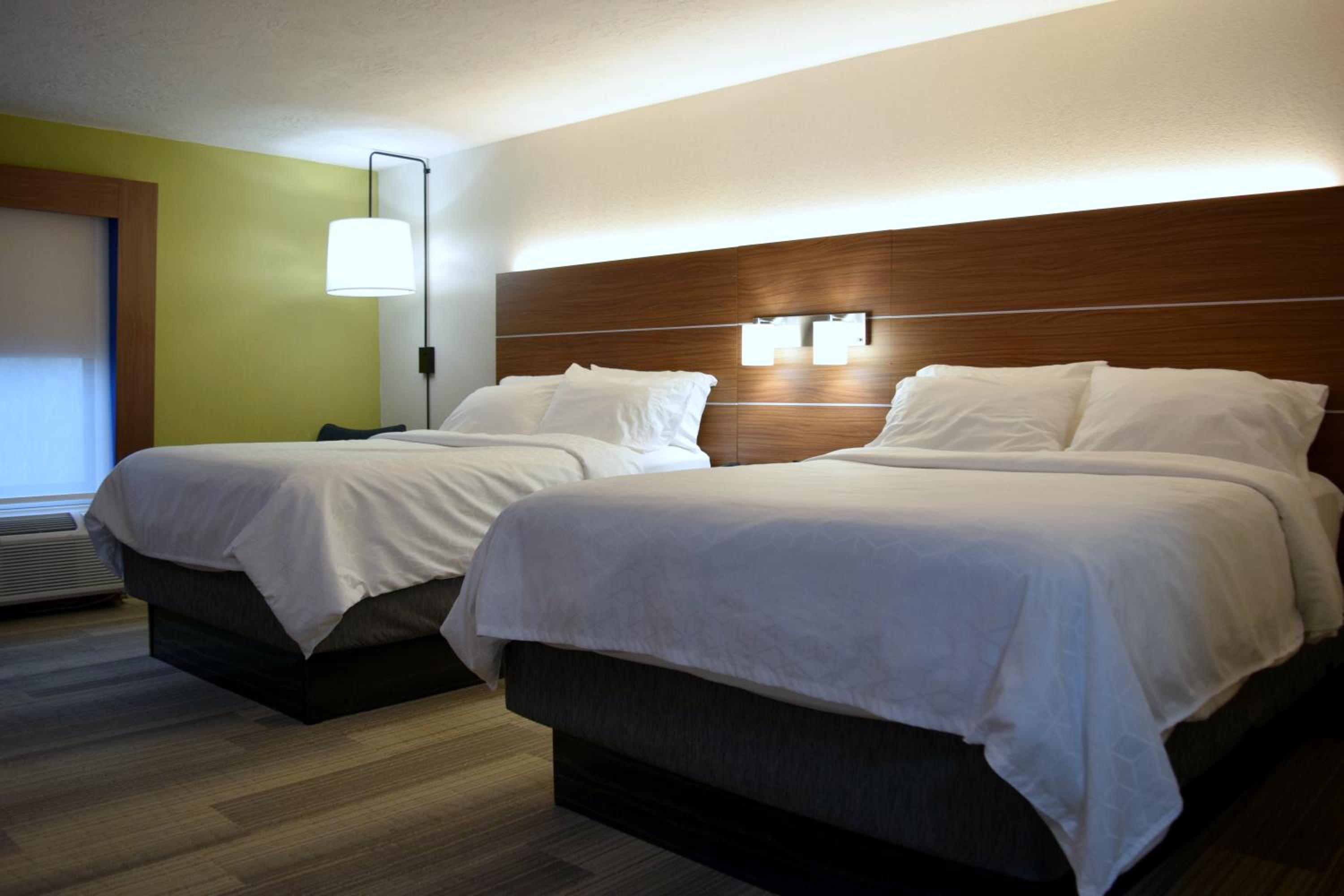 Standard Room with Two Queen Beds - Photo 1