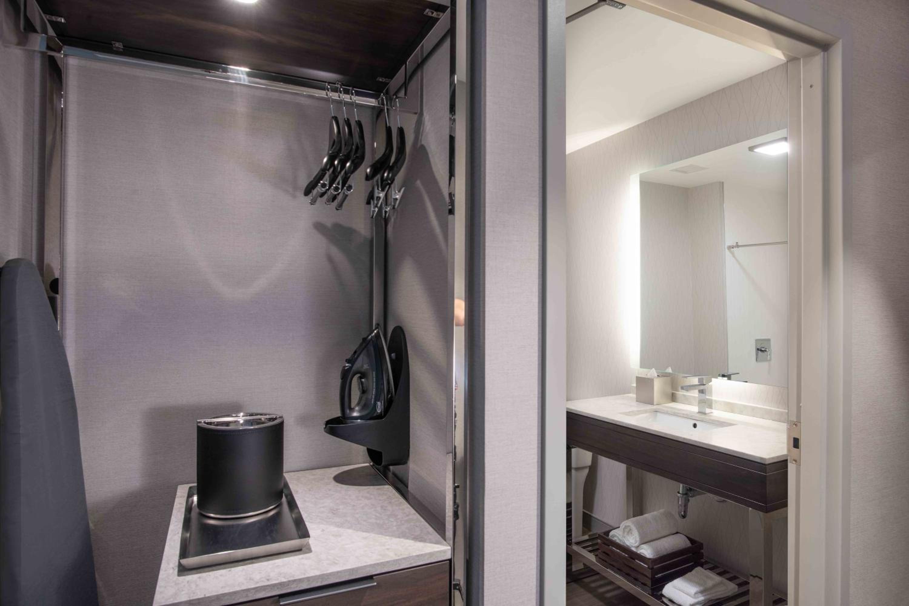One-Bedroom Suite with Sofa Bed - Photo 4