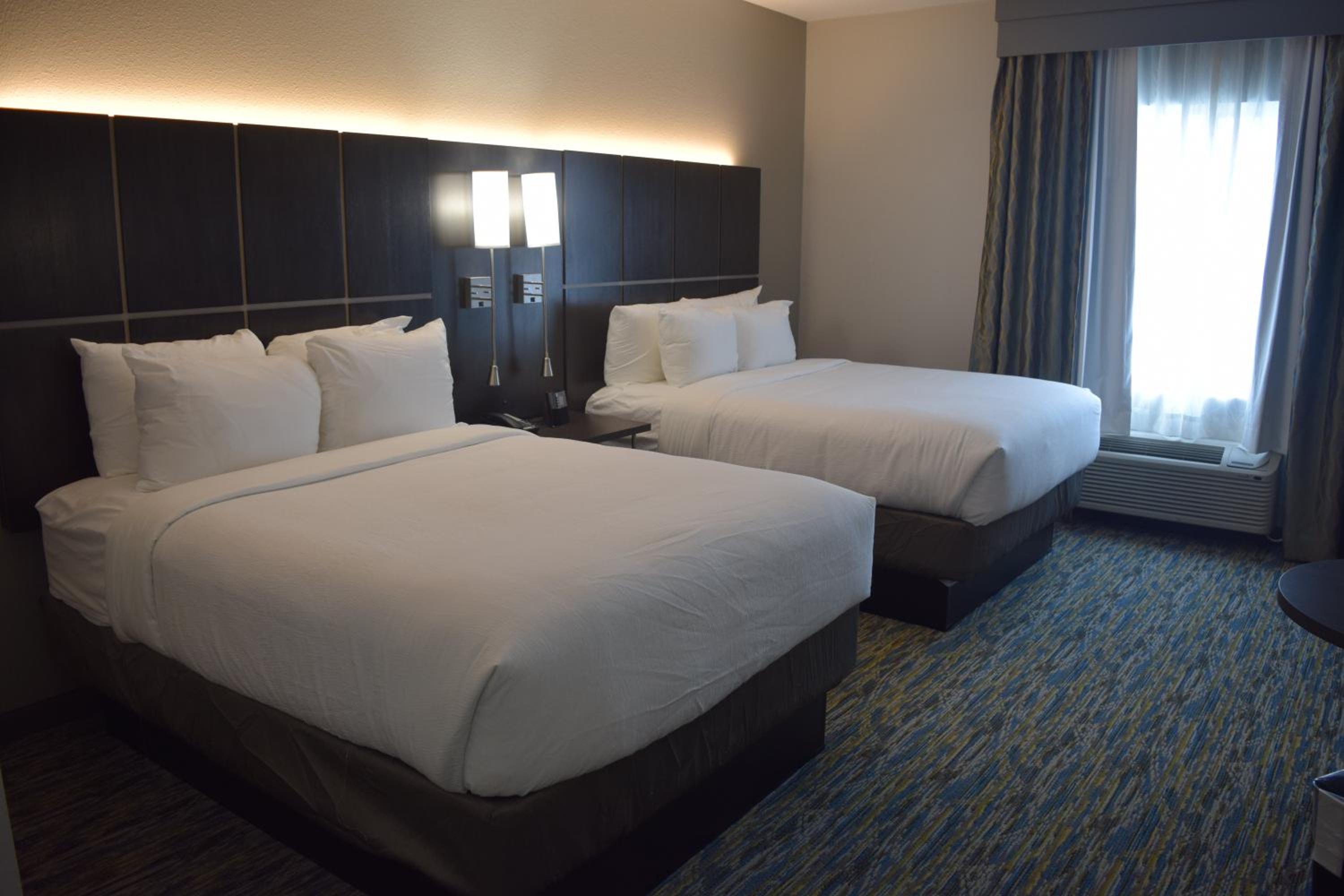 Queen Studio Suite with Two Queen Beds - Disability Access Tran Shower/Non-Smoking
