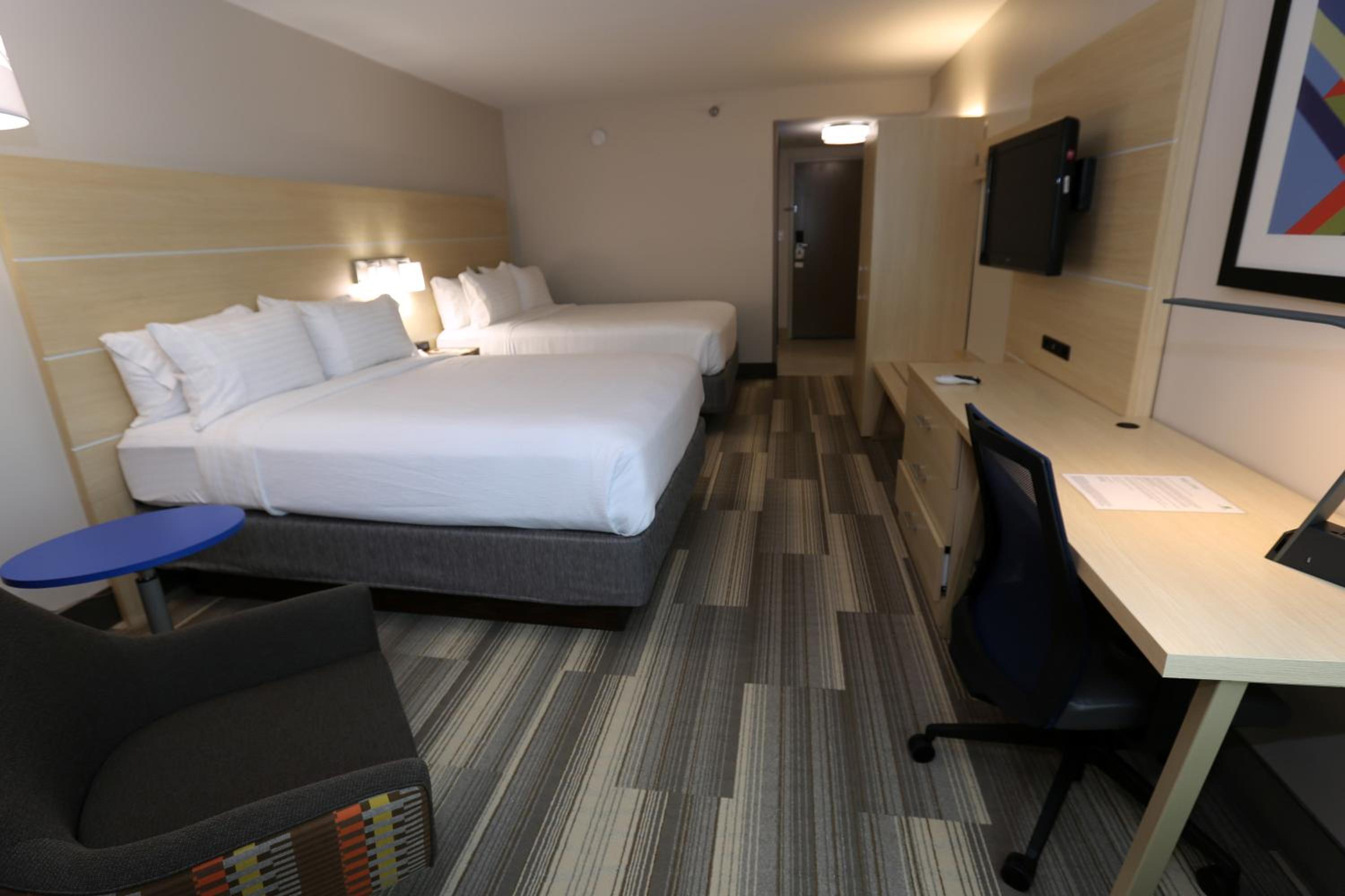 Standard Room with Two Queen Beds - Photo 1