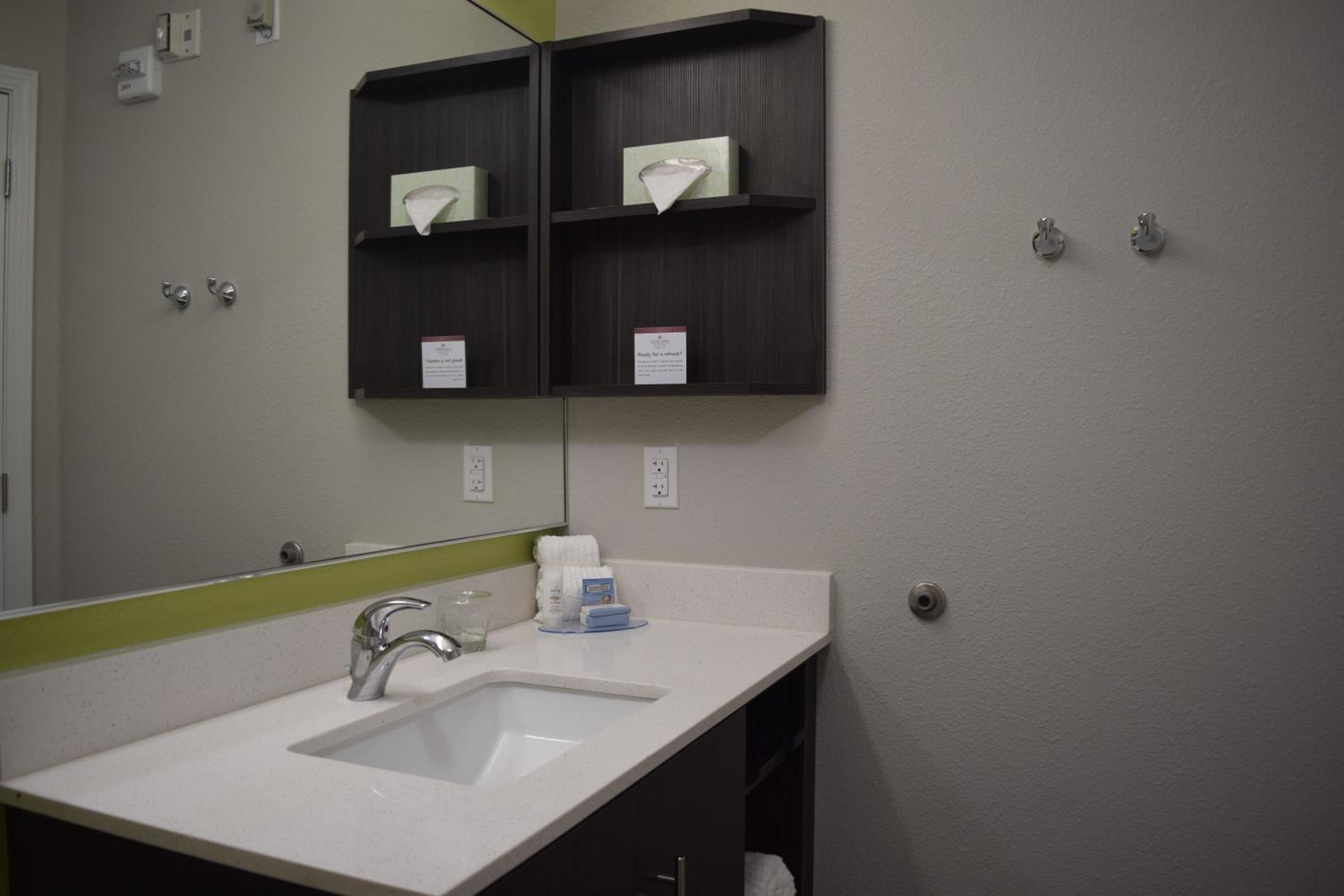 King Room - Hearing Access - Non-Smoking