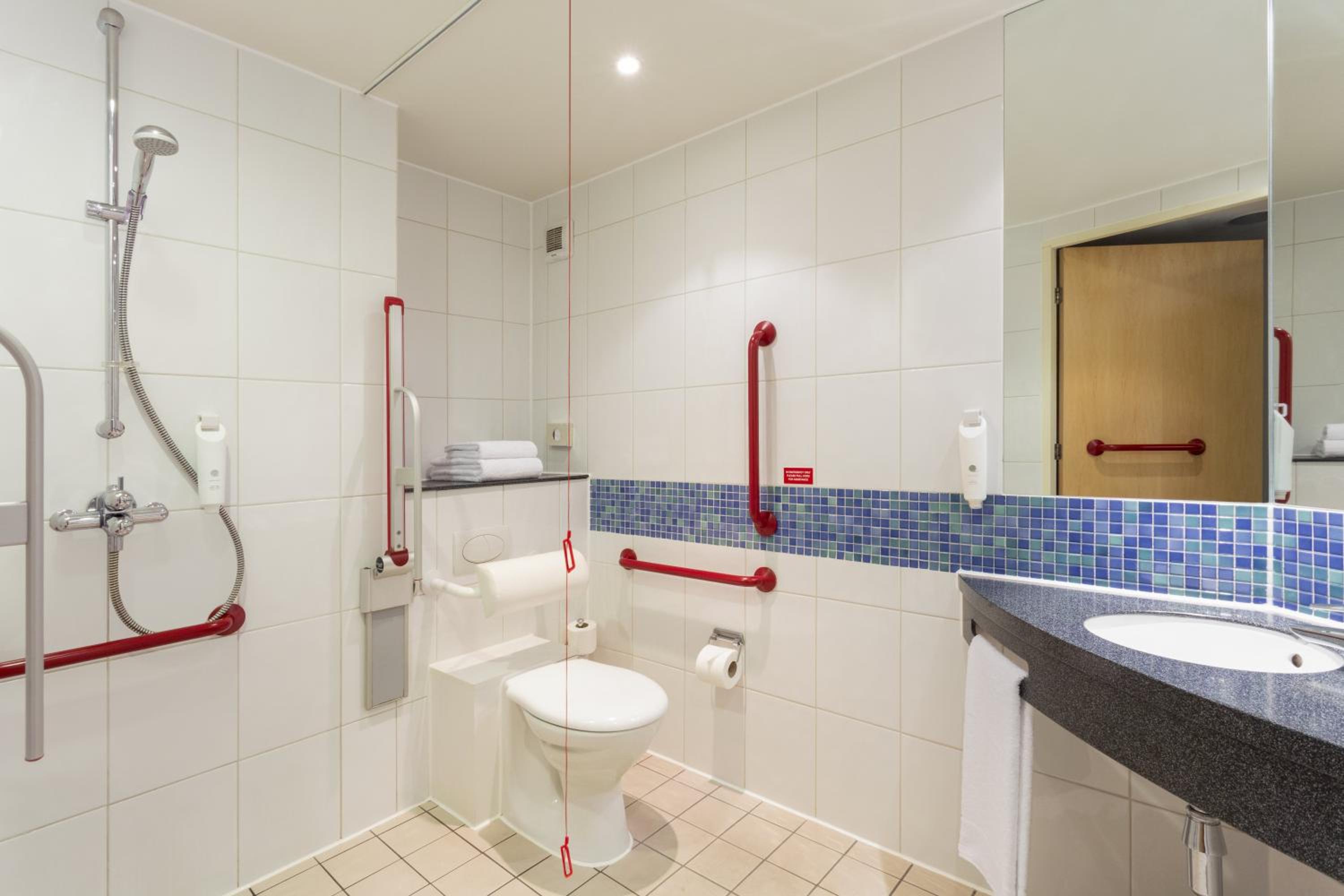 Standard Twin Room with Free Hot Breakfast - Accessible - Photo 2