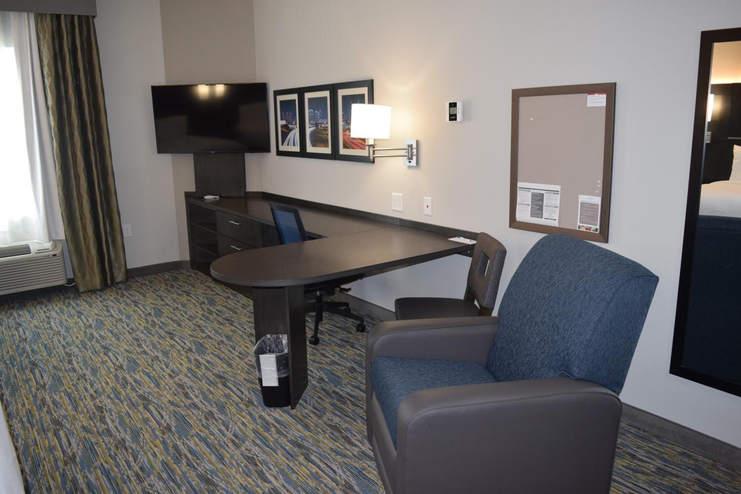 Queen Studio Suite with Two Queen Beds - Disability Access Tran Shower/Non-Smoking