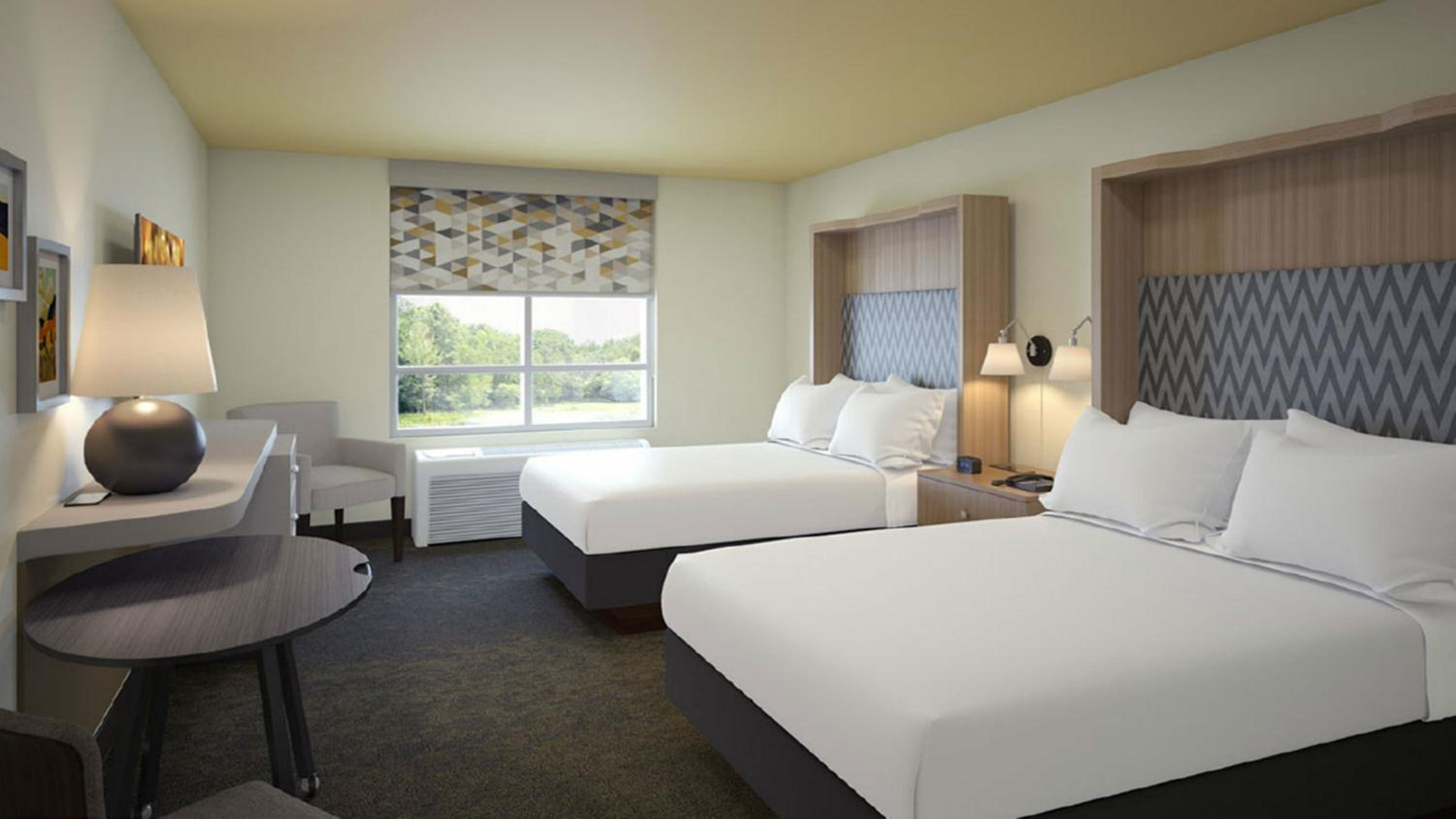 Standard Queen Room with Two Queen Beds - Photo 4