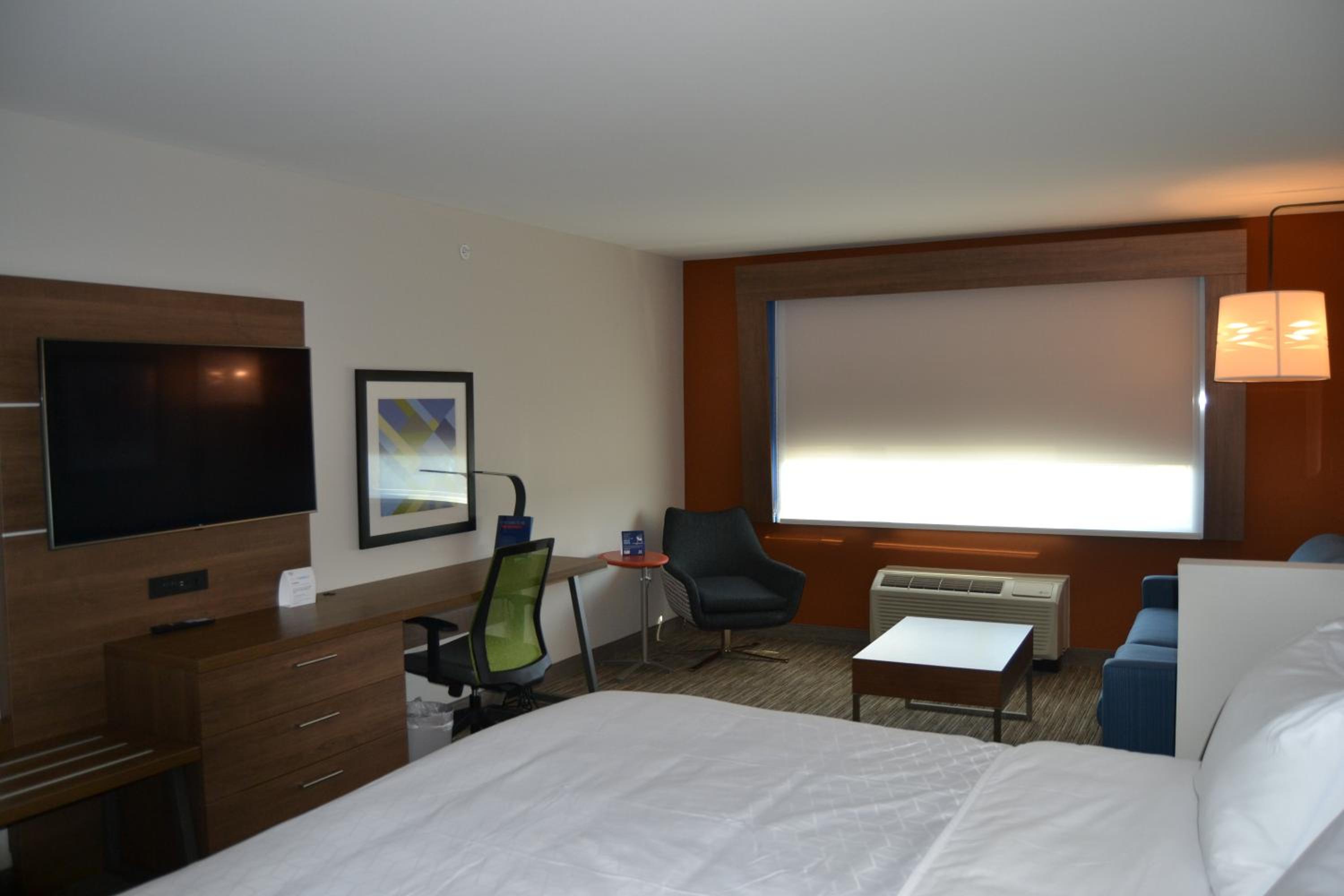 Queen Suite with Two Queen Beds and Sofa Bed photo 1