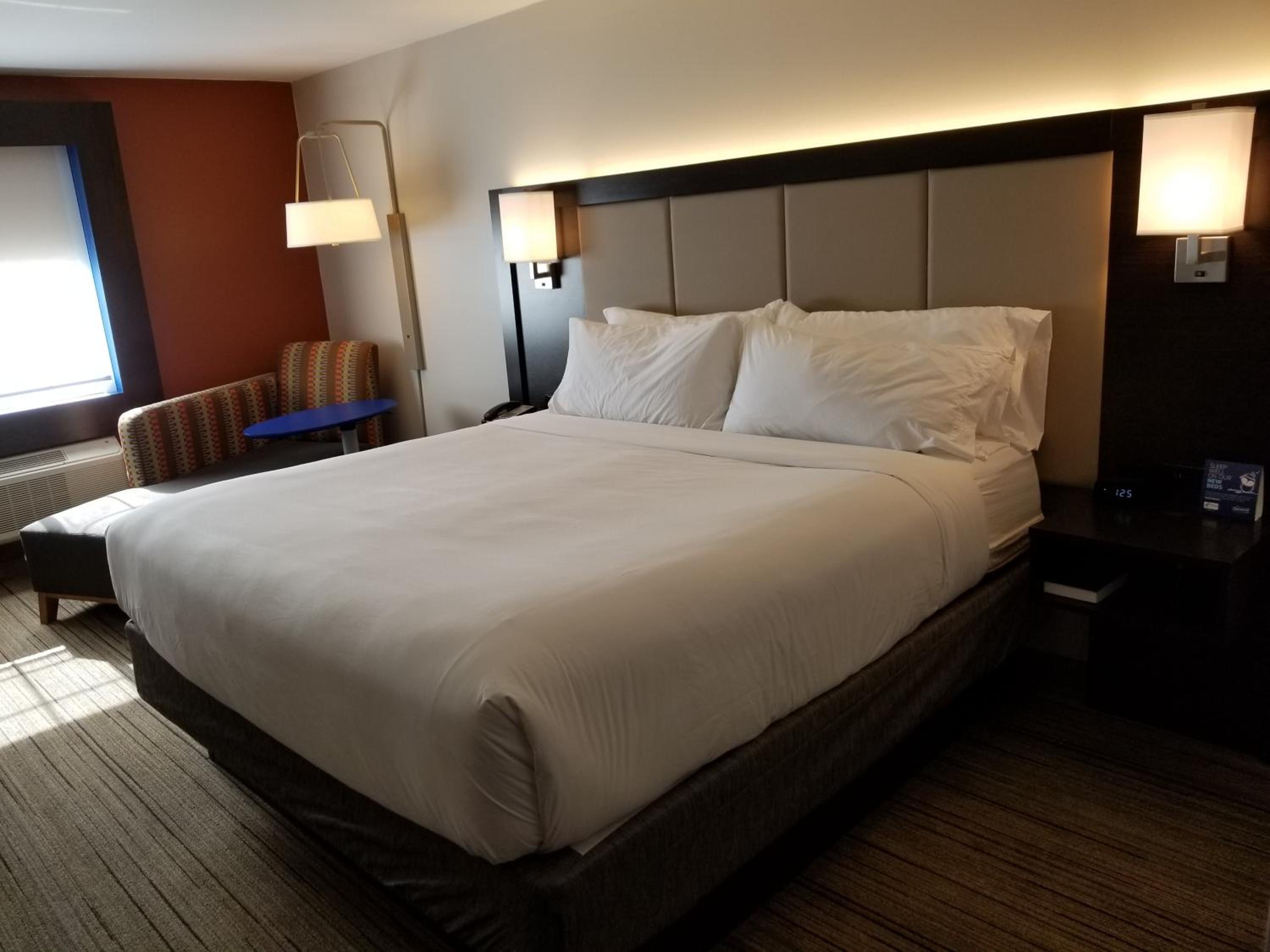 Standard King Room - Photo 2