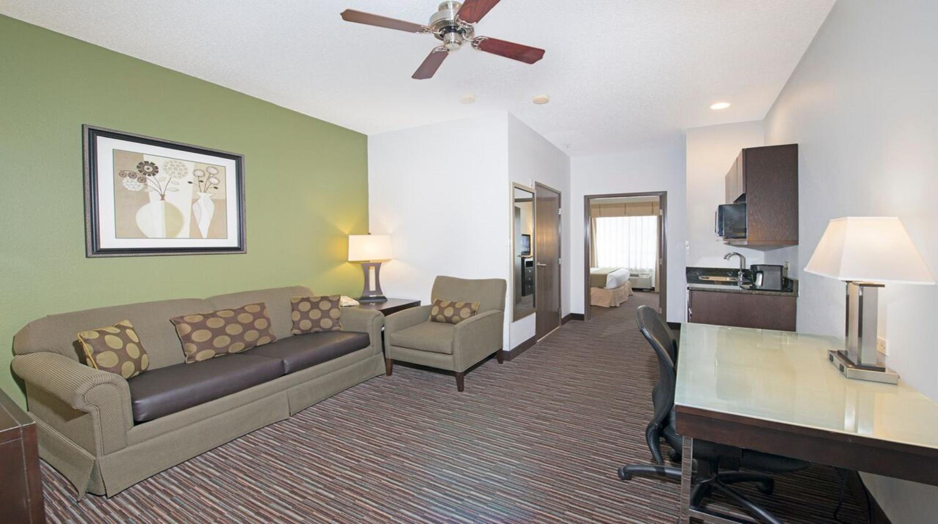 One-Bedroom Suite - Photo 1