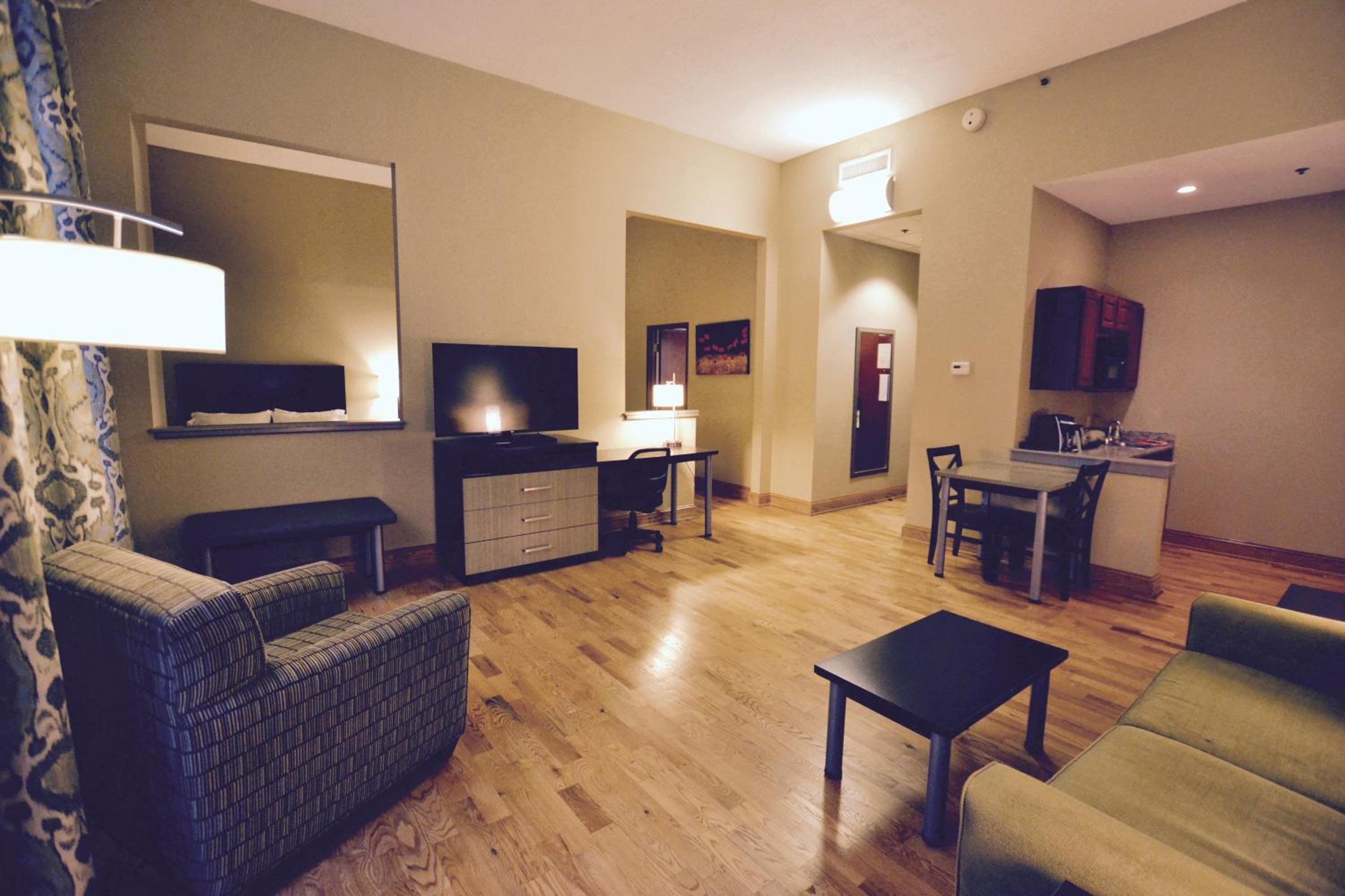 Standard Queen Room with Sofa Bed photo 2