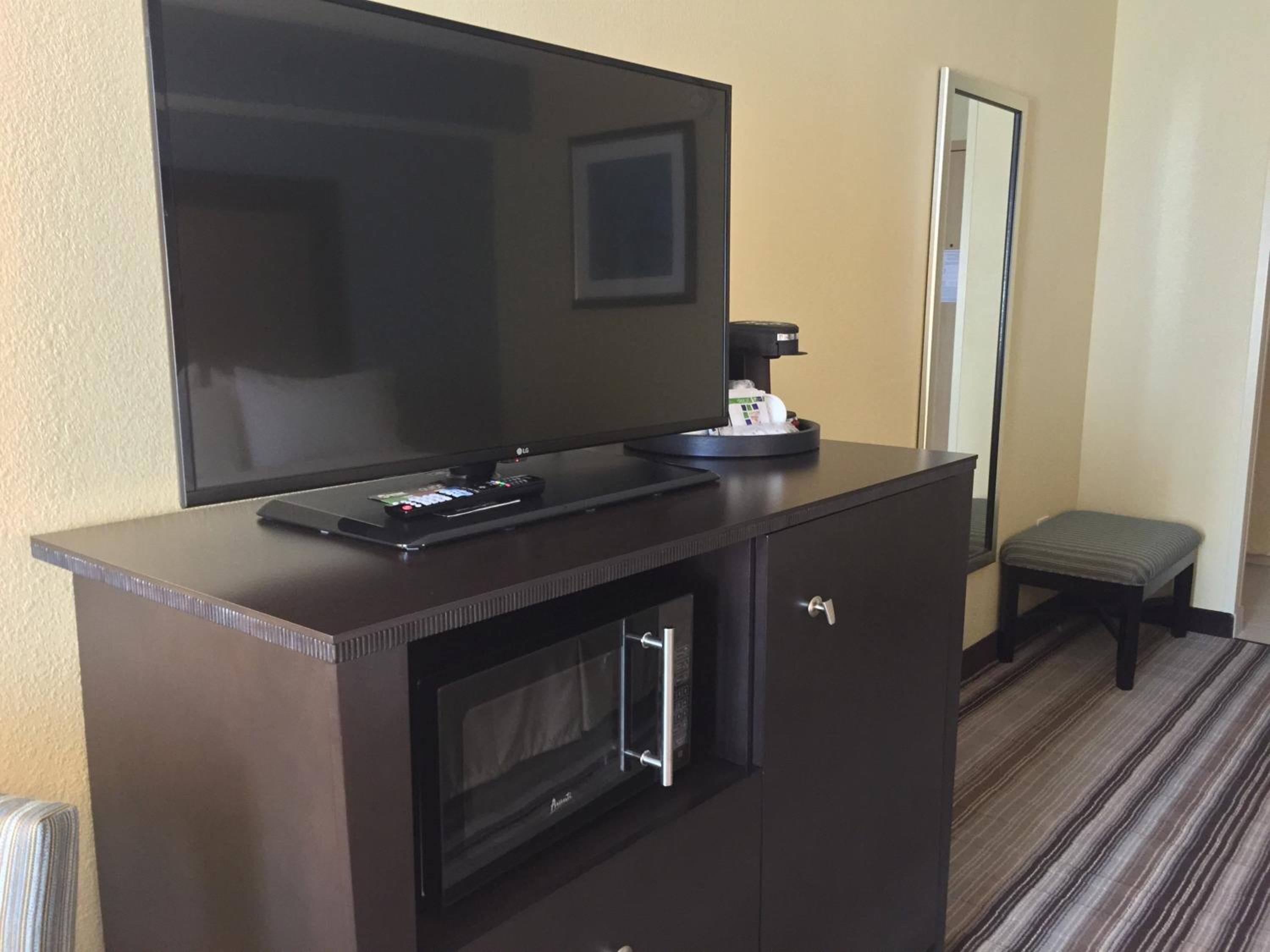 King Suite - Non-Smoking photo 1