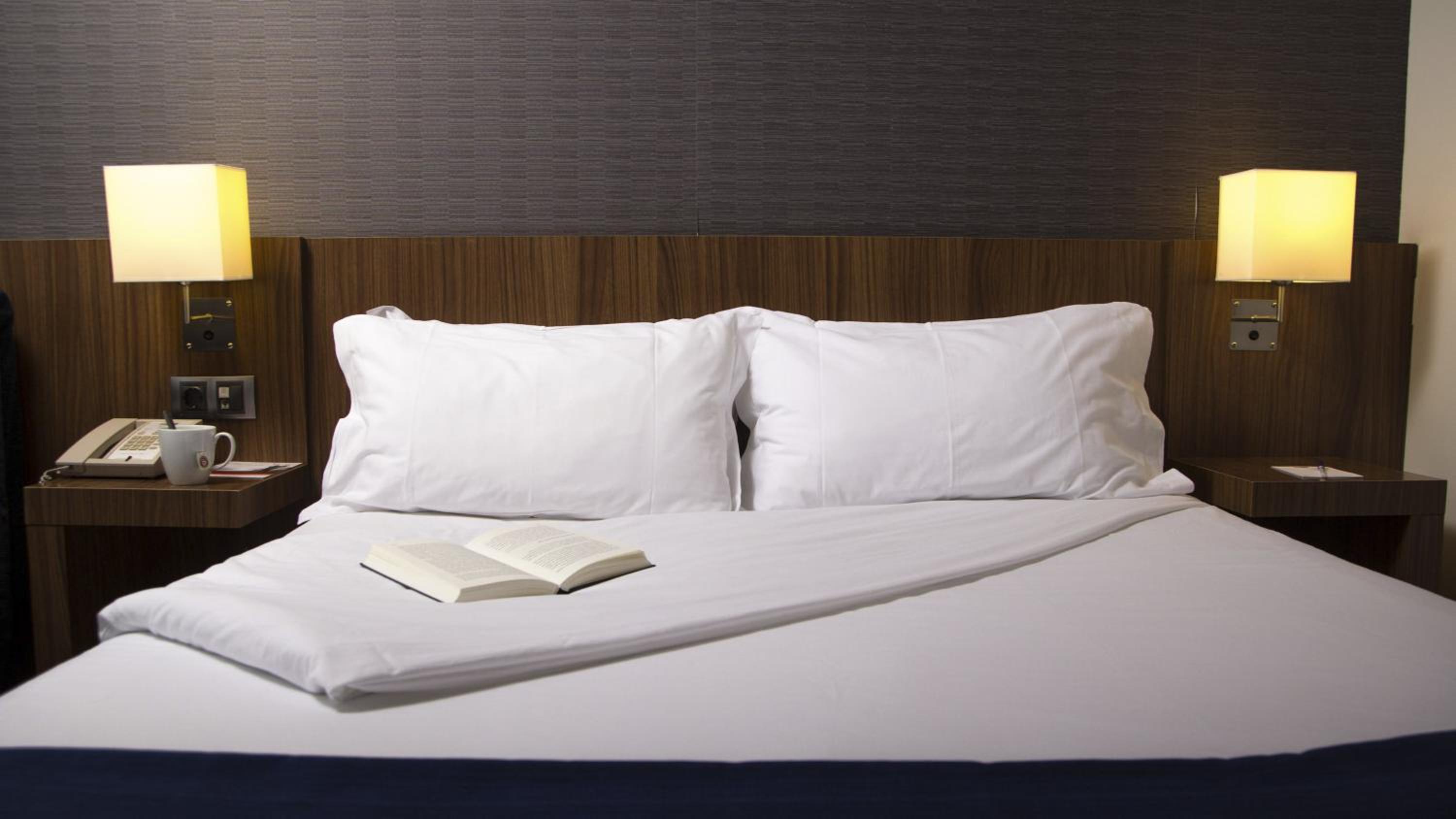Standard Queen Room - Free Breakfast - Photo 8