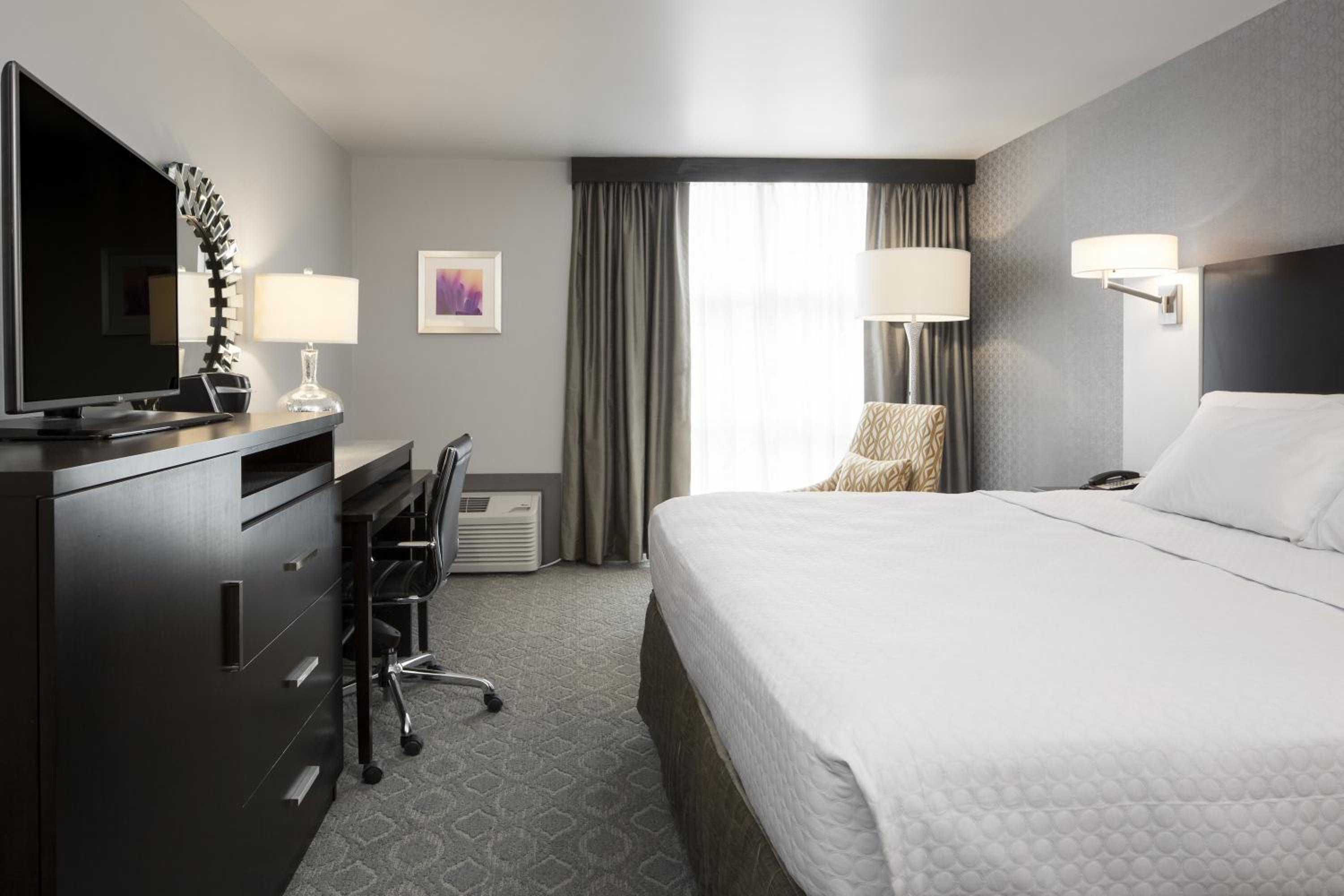 Standard King Room - Photo 2