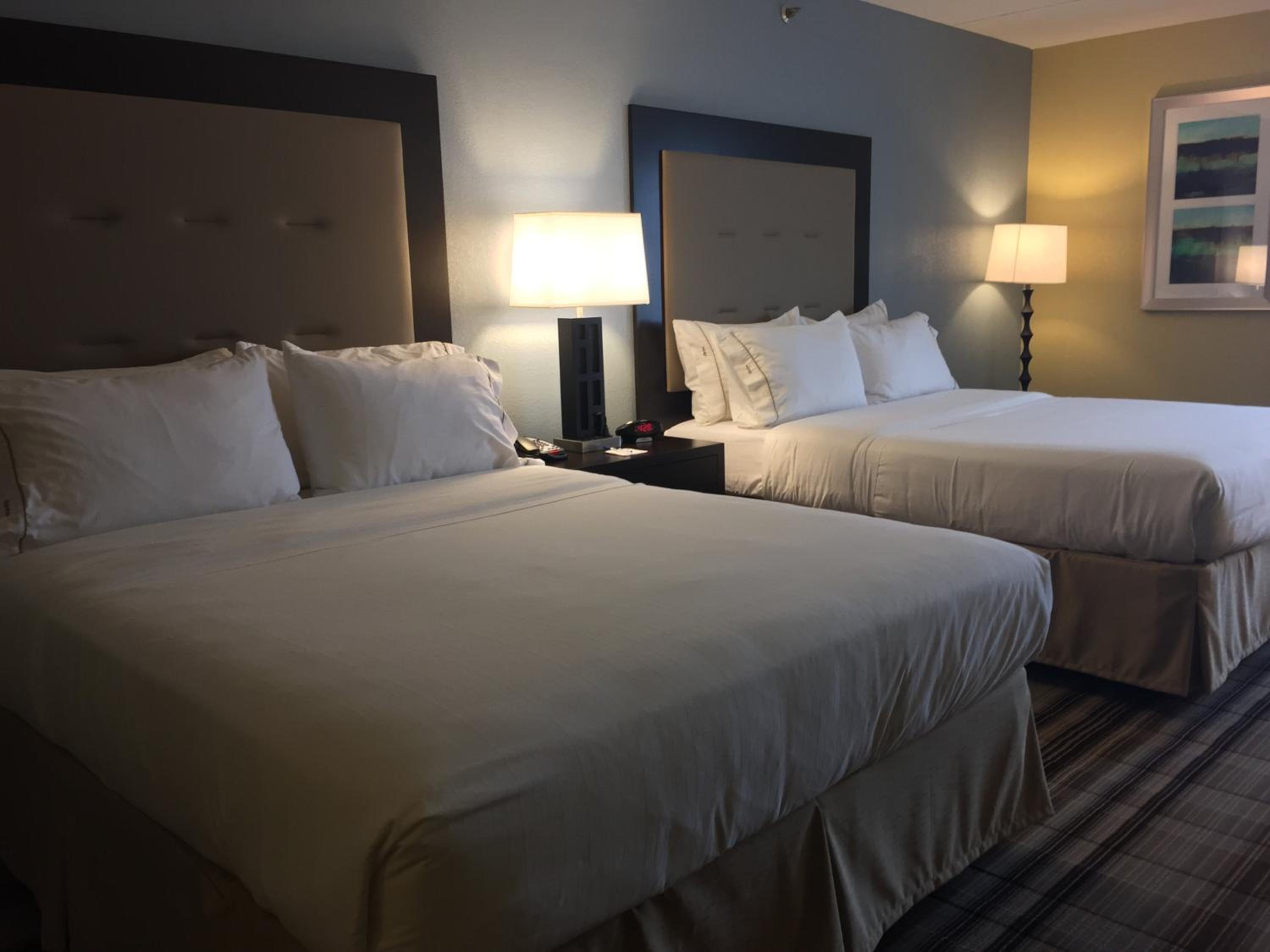 Standard Queen Room with Two Queen Beds and Tub - Accessible photo 2