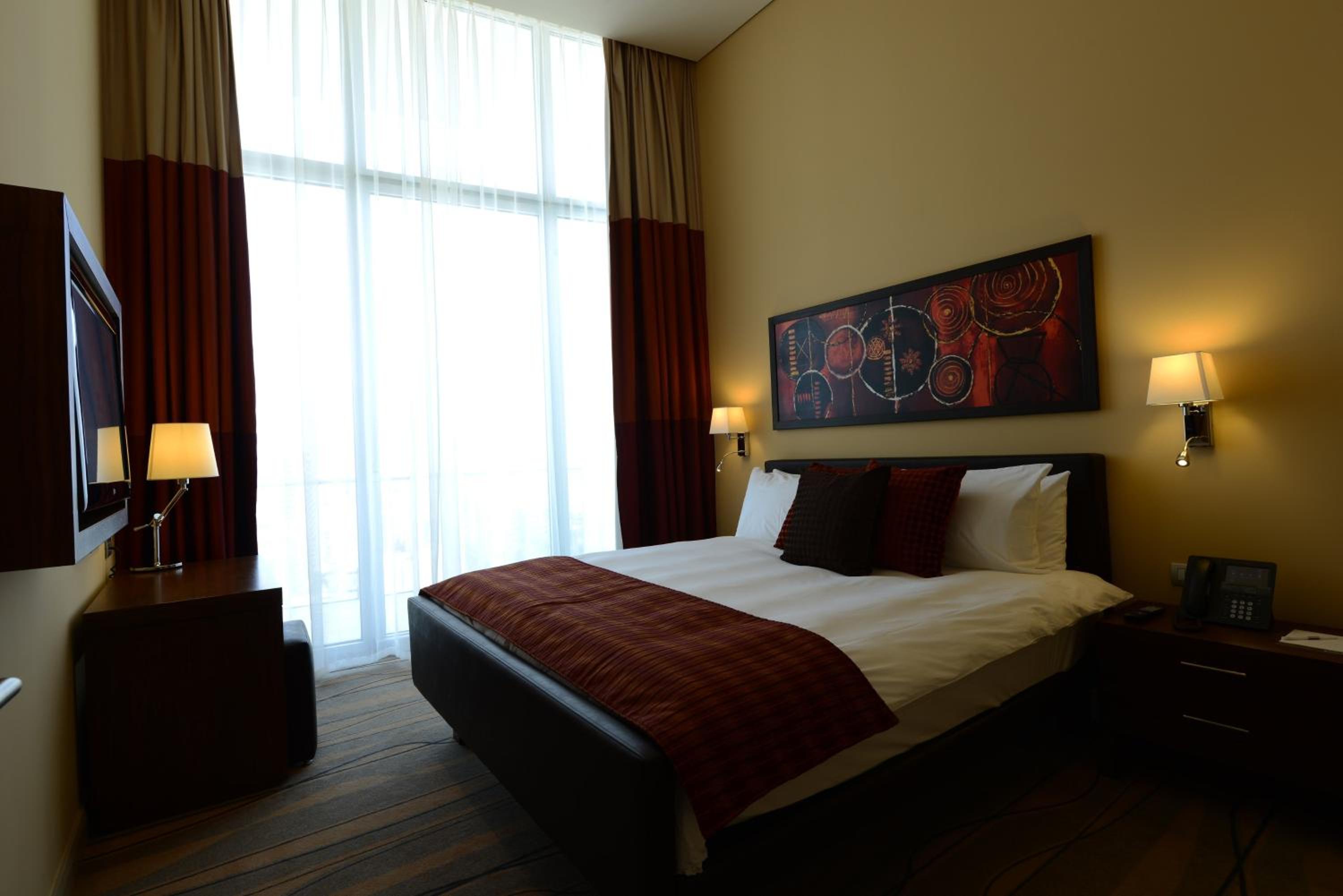 One-Bedroom Suite with Balcony and City View - Non Smoking - Photo 3