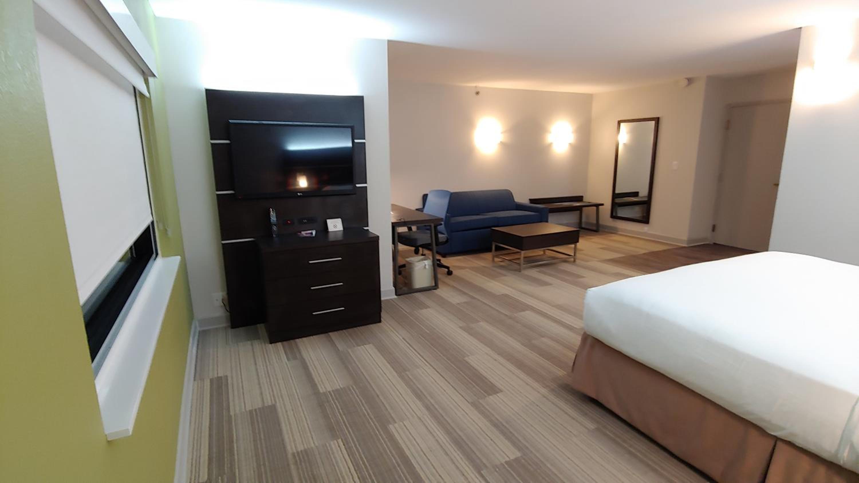 Double Suite - Non-Smoking - Photo 4