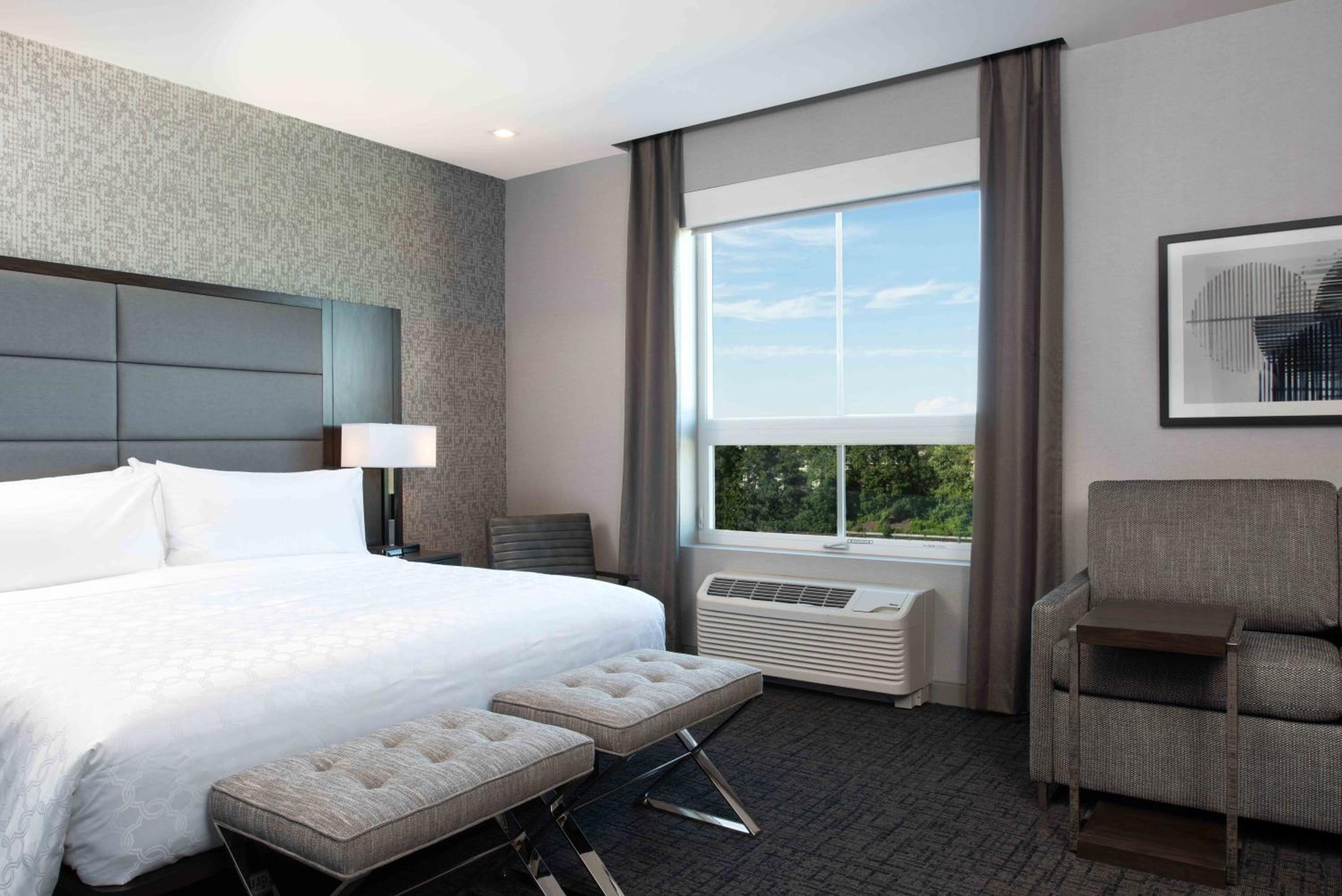 Studio King Suite - Communications Accessible - Photo 6