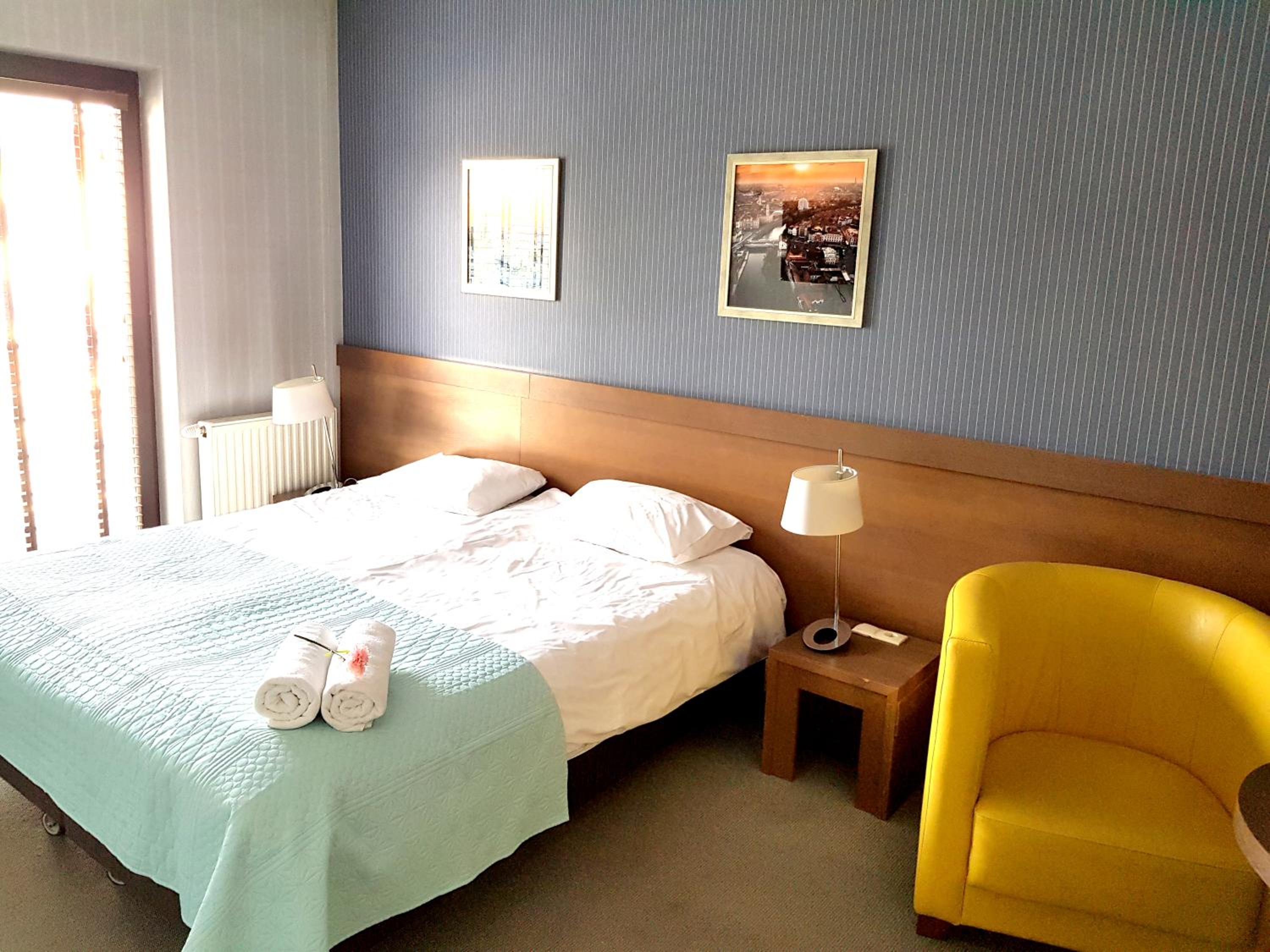 Double or Twin Room with Bathroom - Photo 3