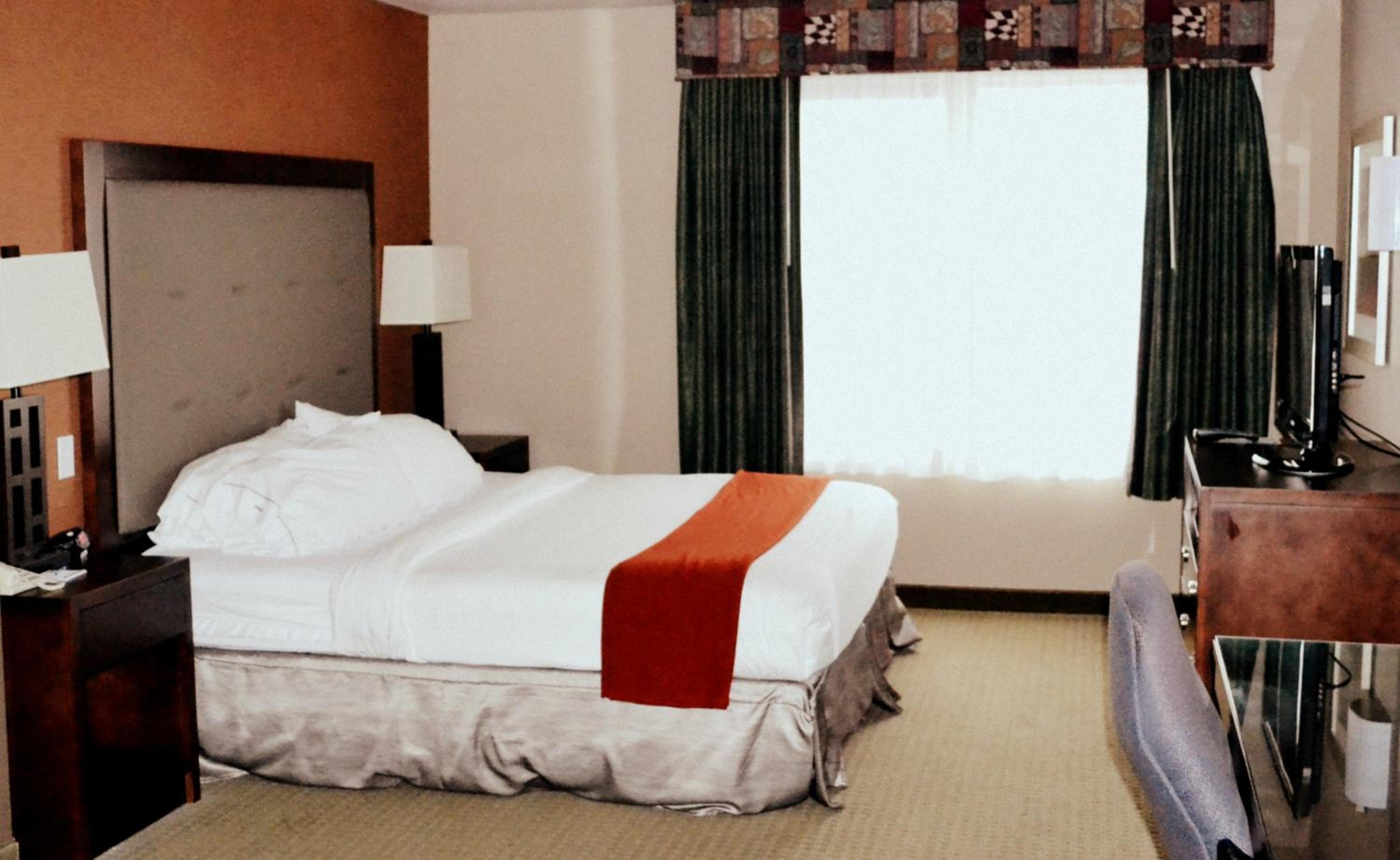 One-Bedroom King Suite - Photo 3