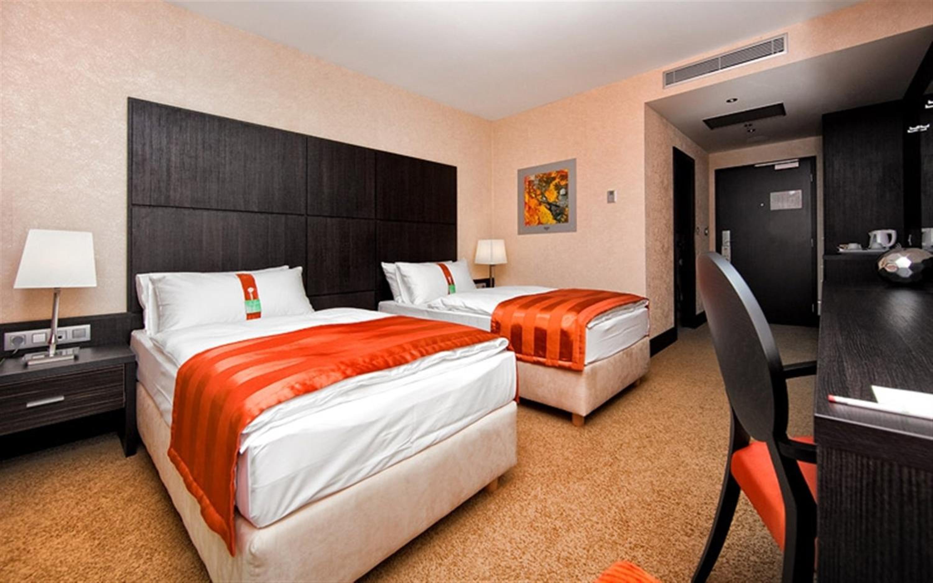 Standard Twin Room - Photo 4