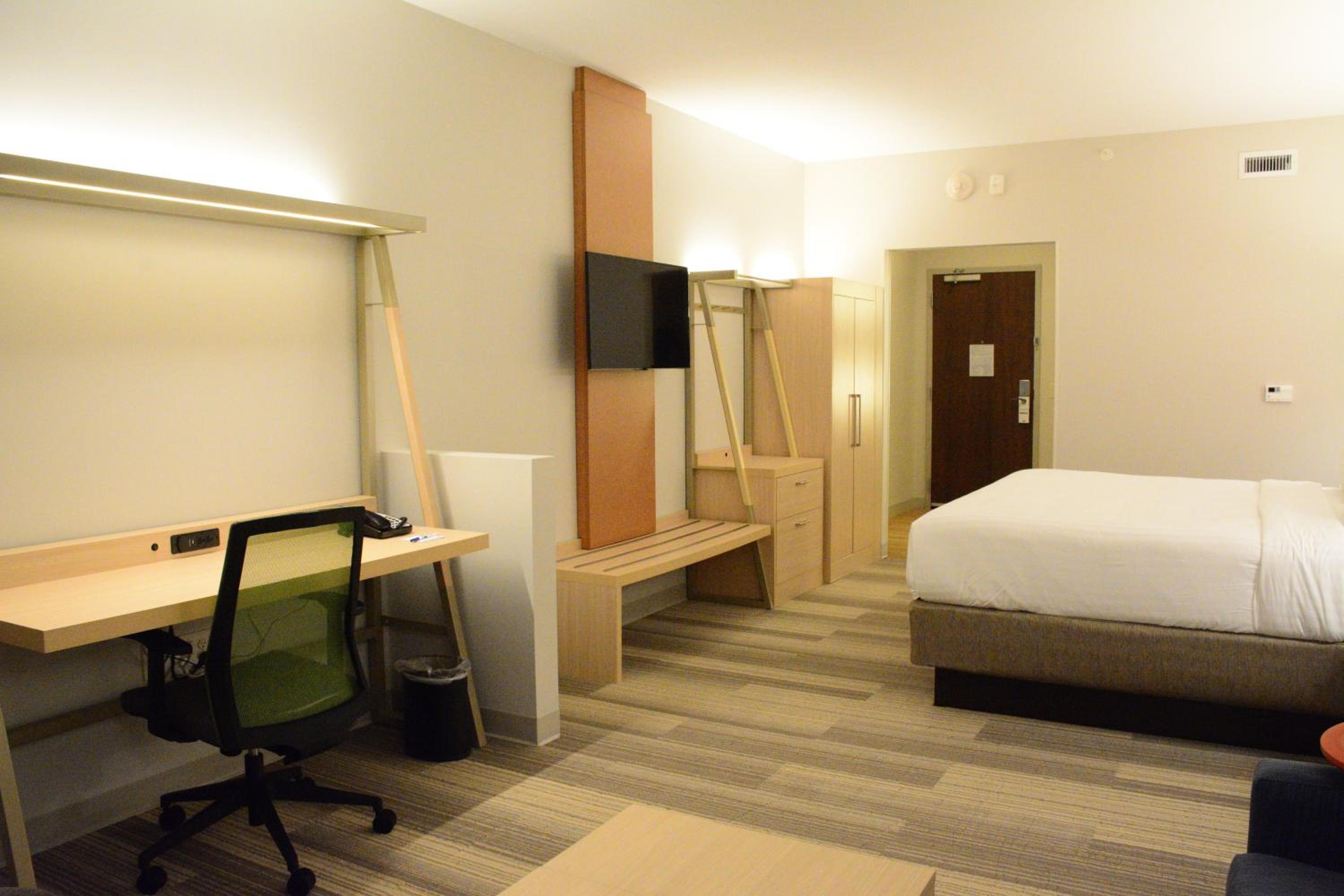 Suite - Mobility Access/Hearing Accessible photo 2
